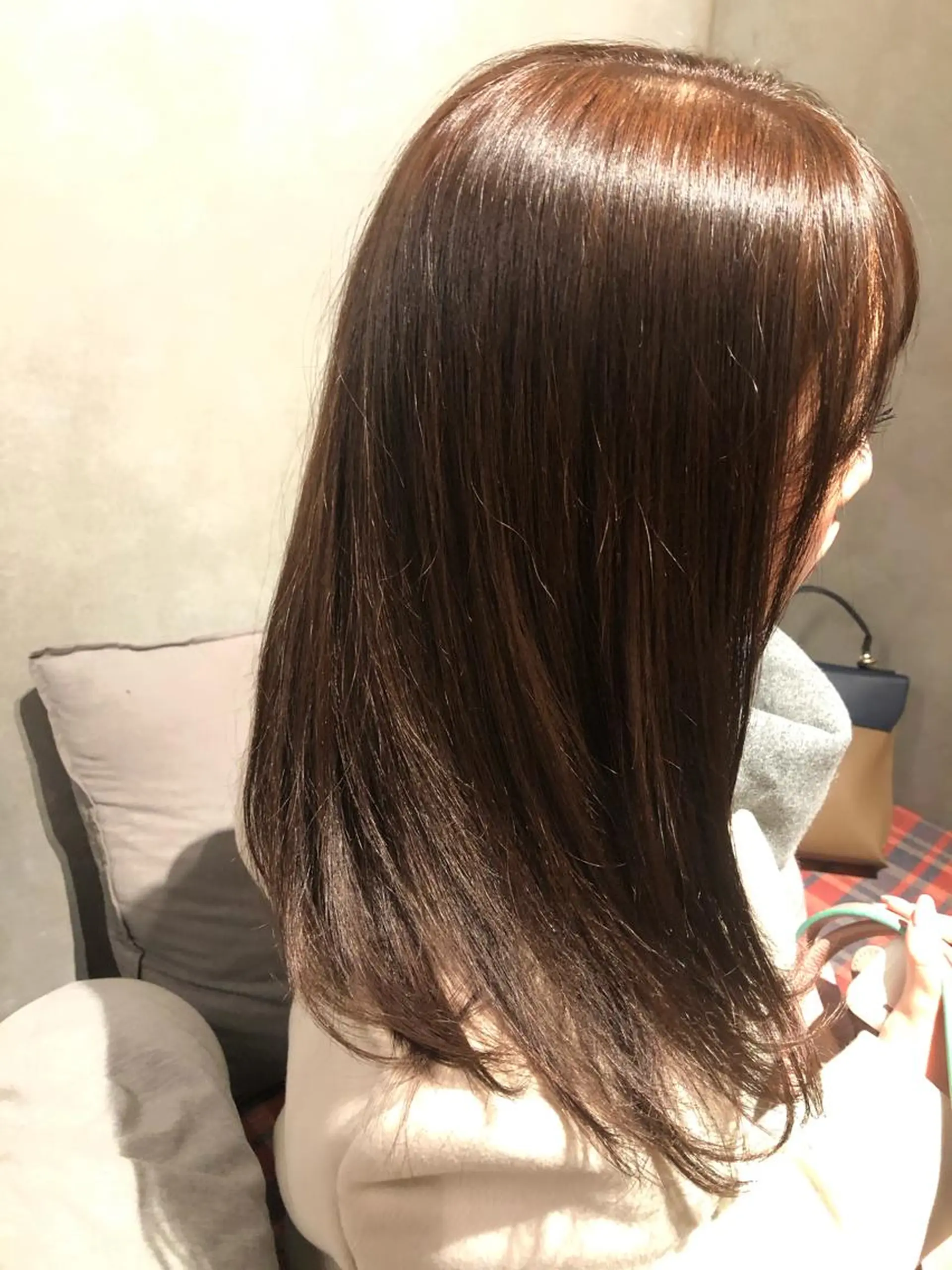 セミロング ブリーチ毛矯正.髪質 改善.髪にドラマをのヘアスタイル