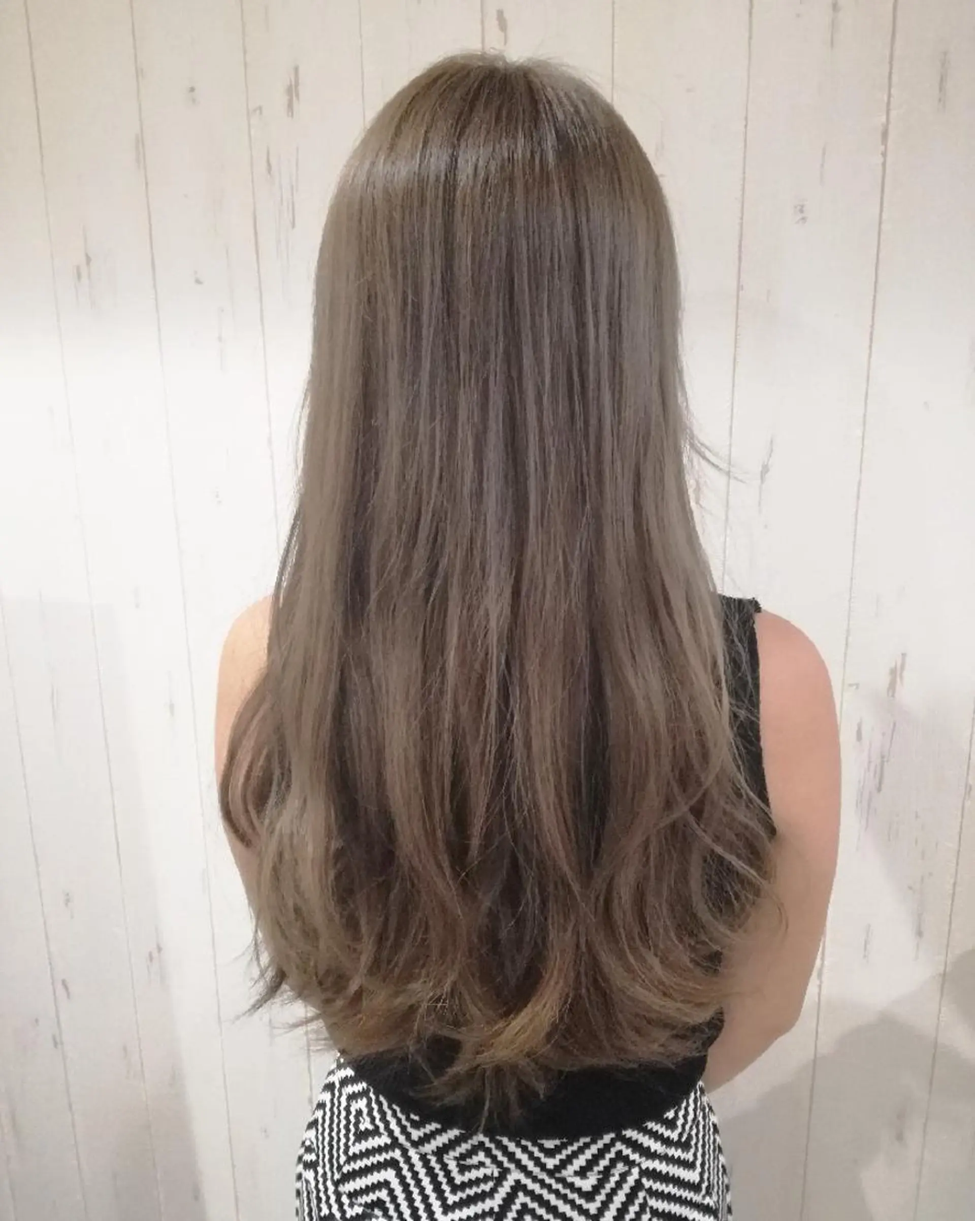 ロング カラー ベージュカラー ミルクティーベージュ 西川 敏夫のヘアスタイル