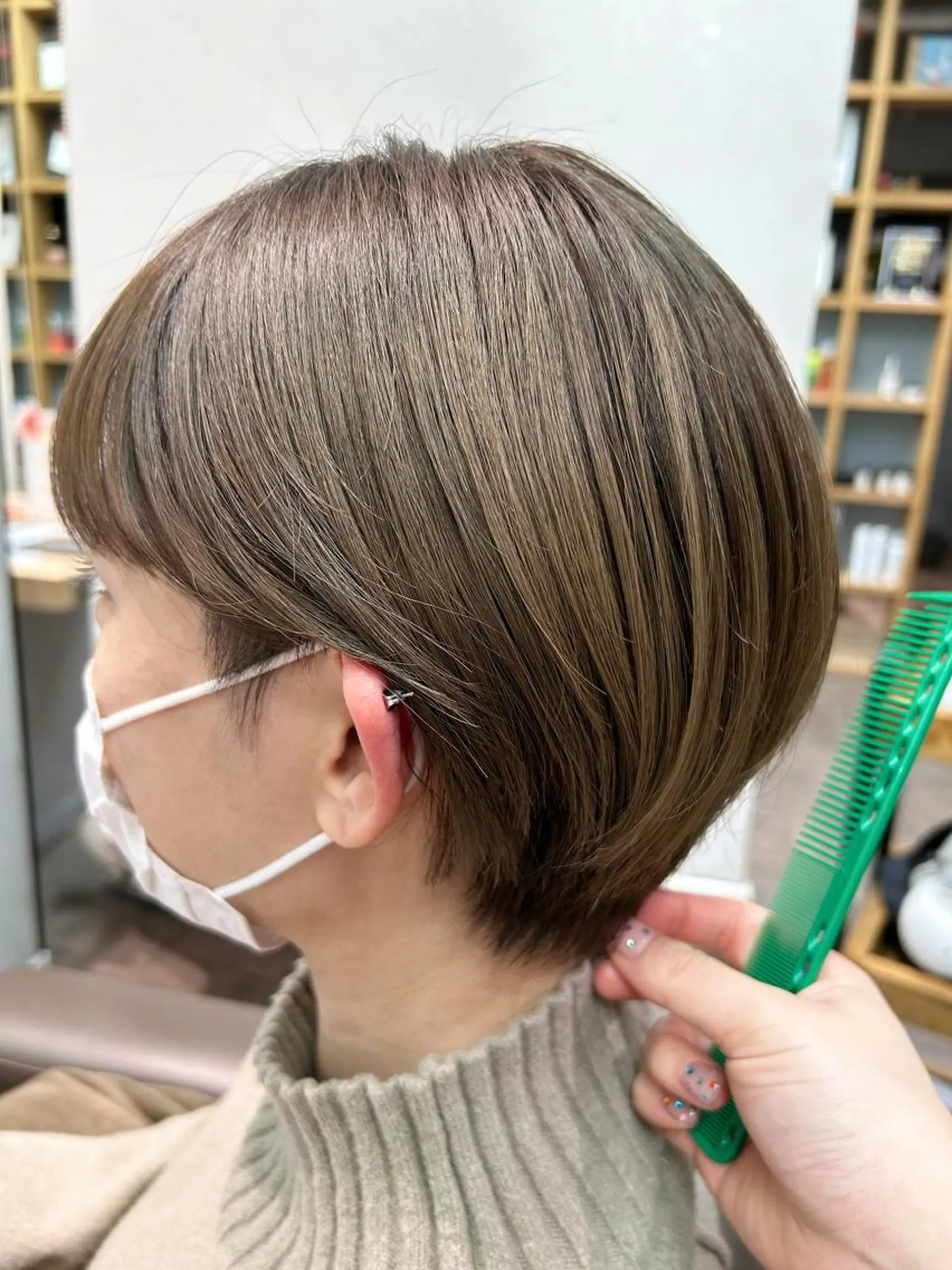 ショート カラー ベージュカラー 透明感カラー ハイトーンカラー オリーブベージュ オリーブカラー デザインカラー/ kanae🌱のヘアスタイル