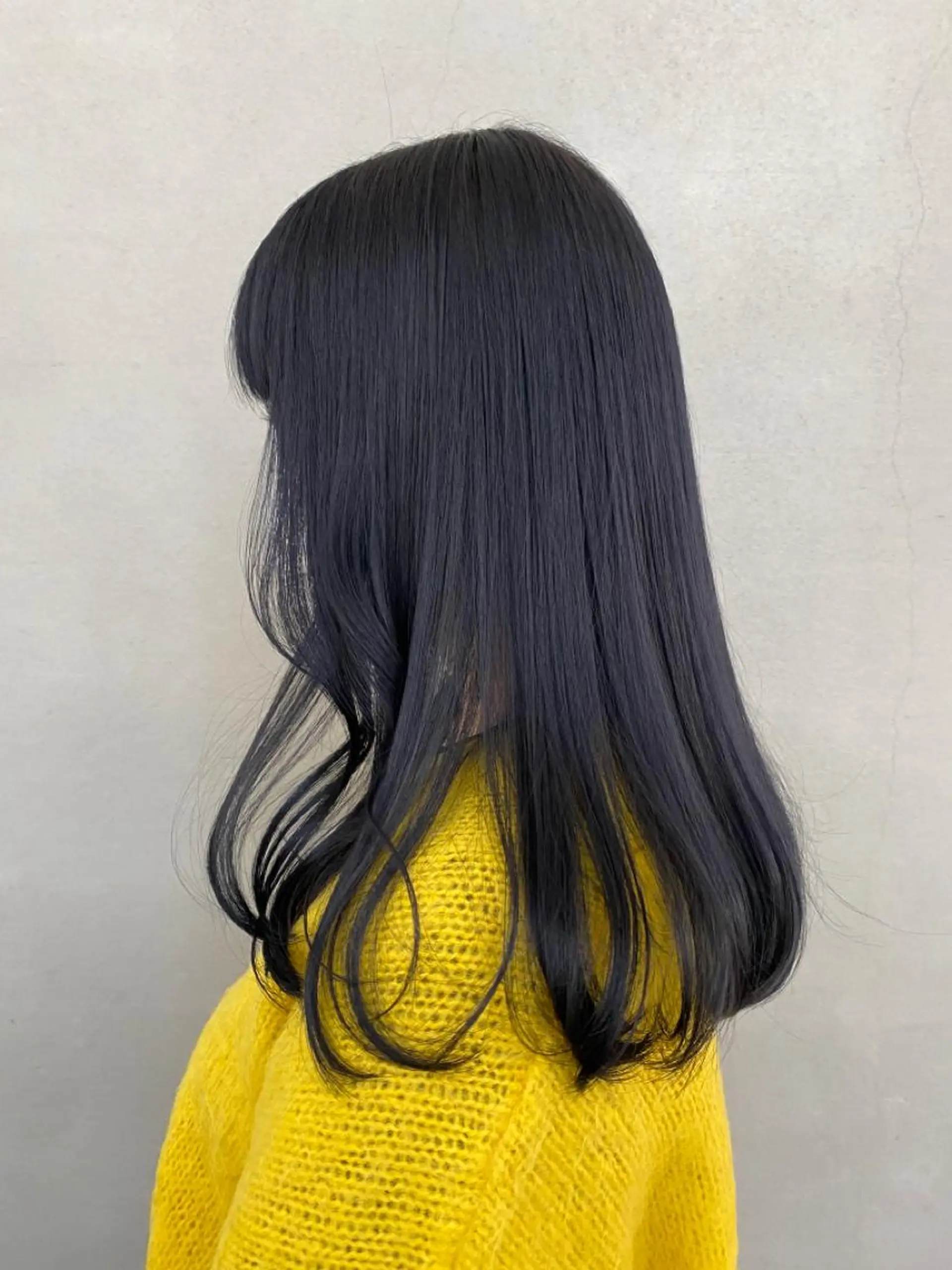 ミディアム カラー 黒髪 ブリーチ ブルーカラー ブルーブラック とびまつ /ショート/脱白髪染のヘアスタイル