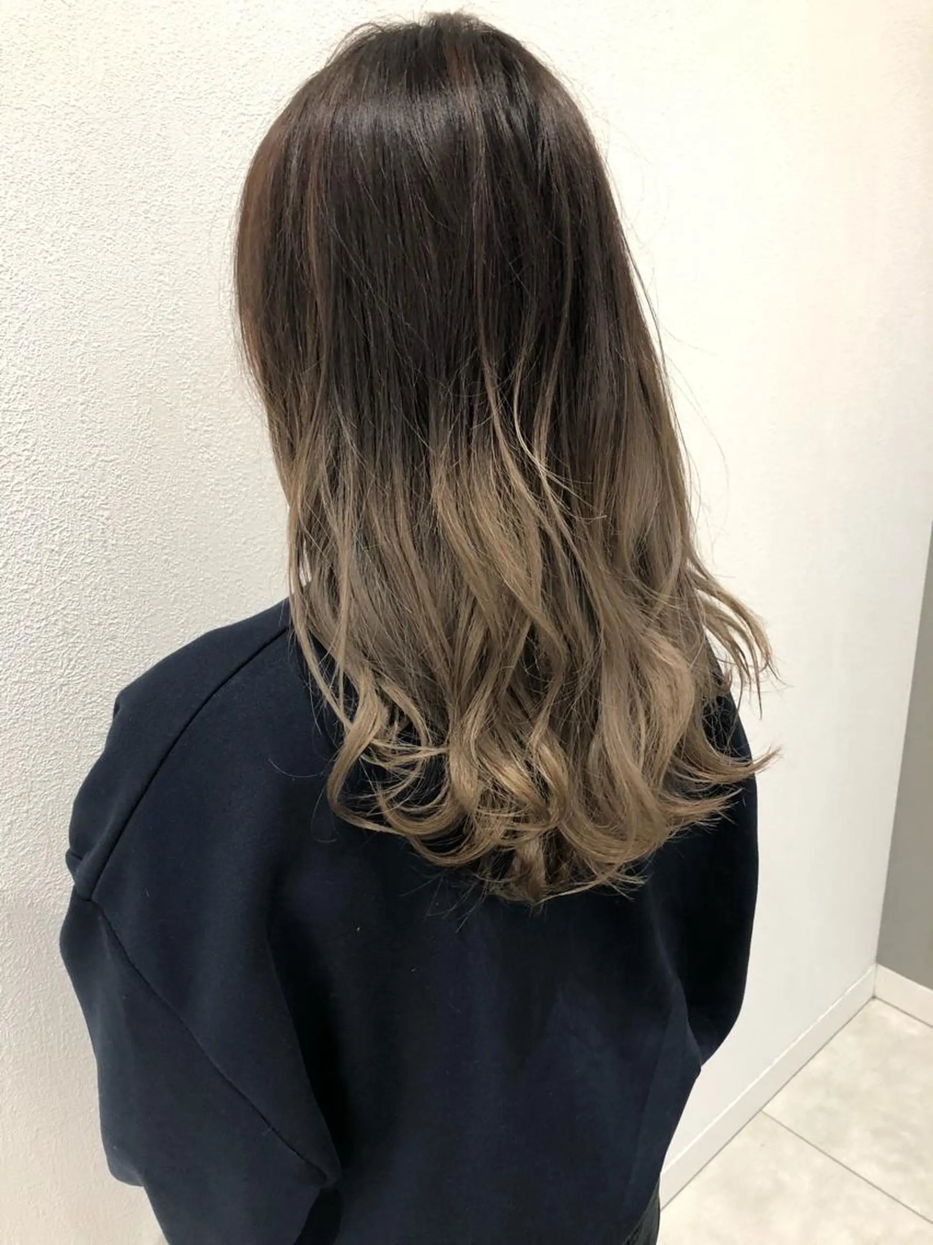 セミロング ヘアカラー 岸 保奈美のヘアスタイル