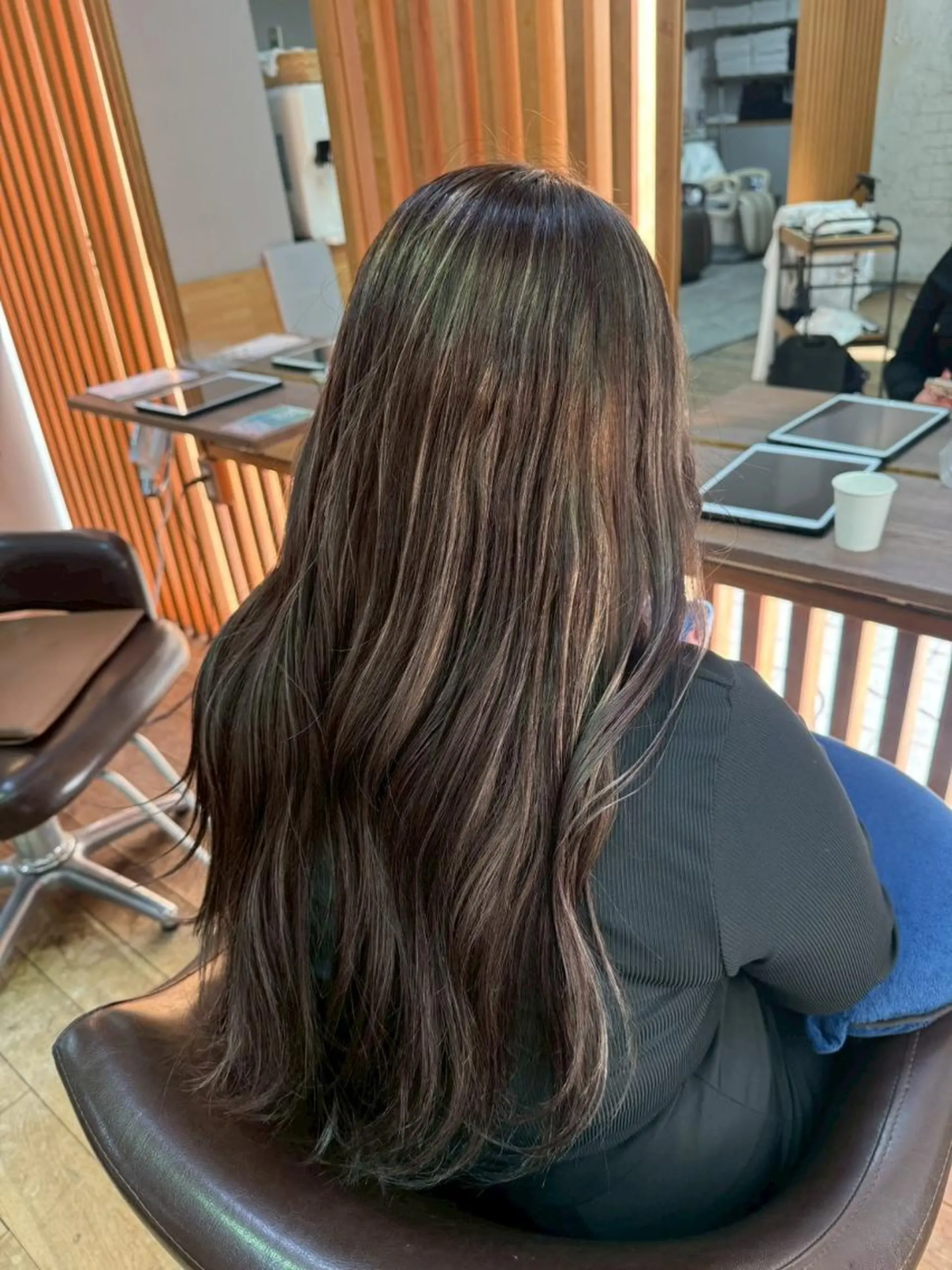 ロング ヘアカラー ハイトーン×艶カラー 🤍MIZUKIのヘアスタイル