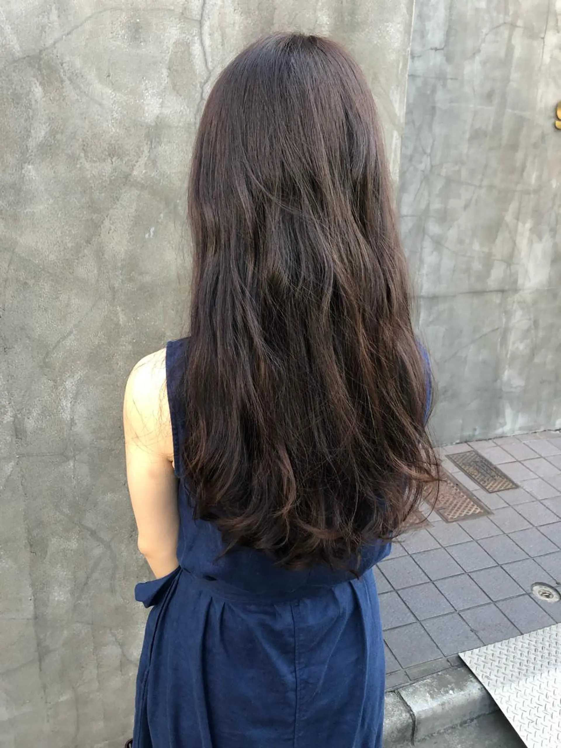 ロング カラー MIOベージュカラー 柔らかいカラーのヘアスタイル