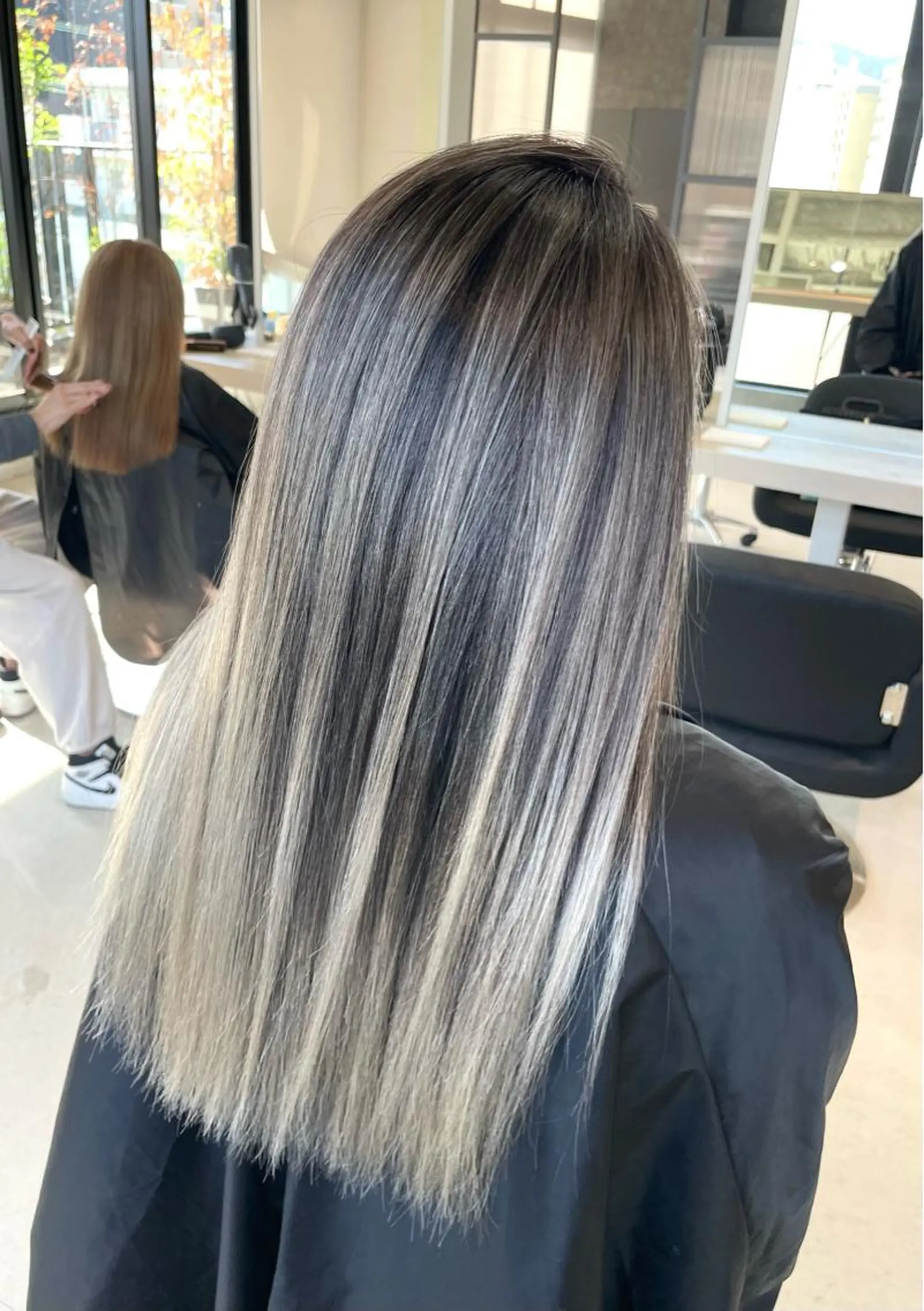 ロング カラー バレイヤージュ レイヤーカット Lia所属・皆木 智晴のヘアスタイル