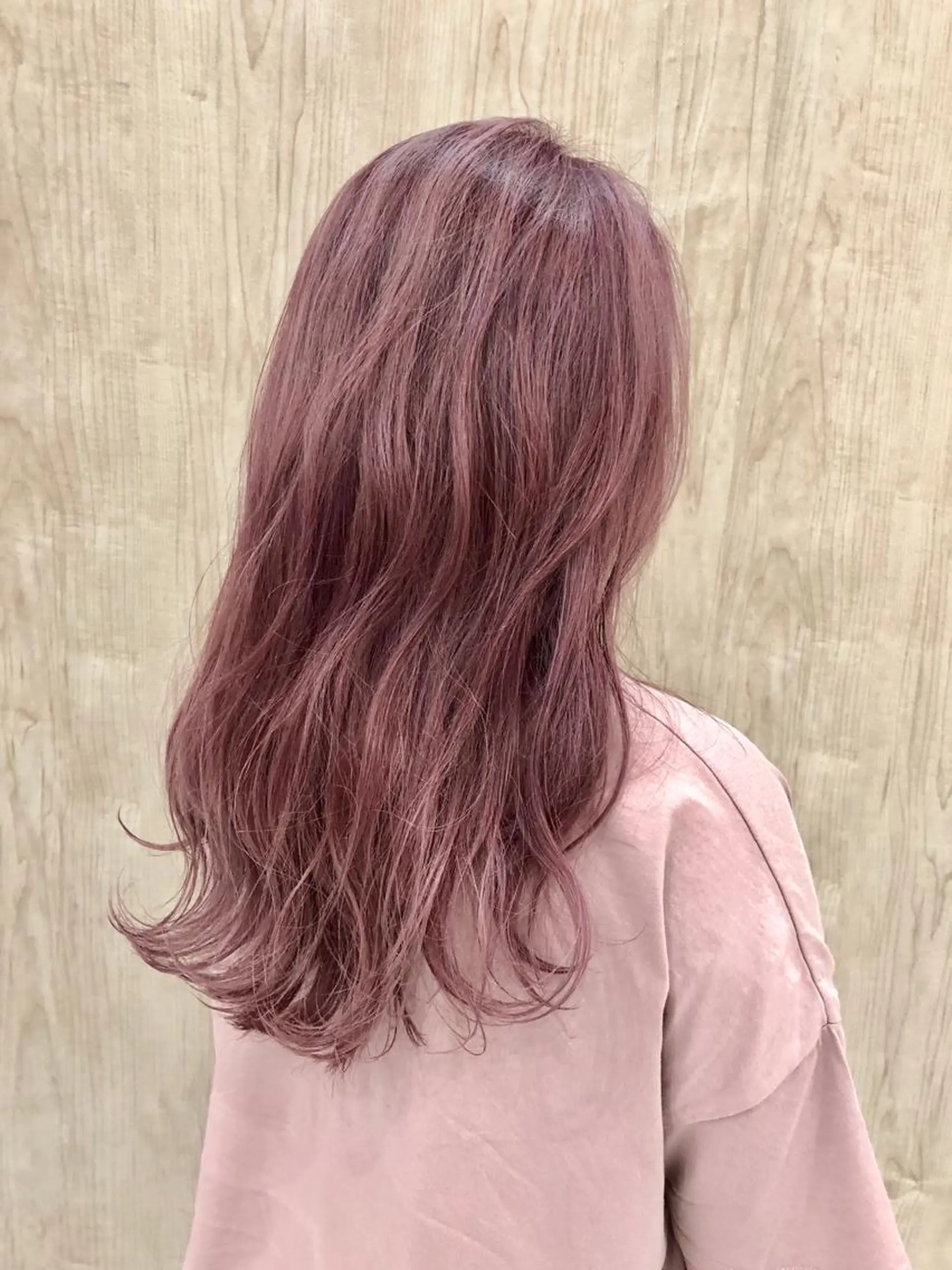 セミロング カラー ブリーチ ラベンダーカラー ピンクカラー ピンクラベンダー カット ヘアカラー パーマ 岩田 萌那のヘアスタイル