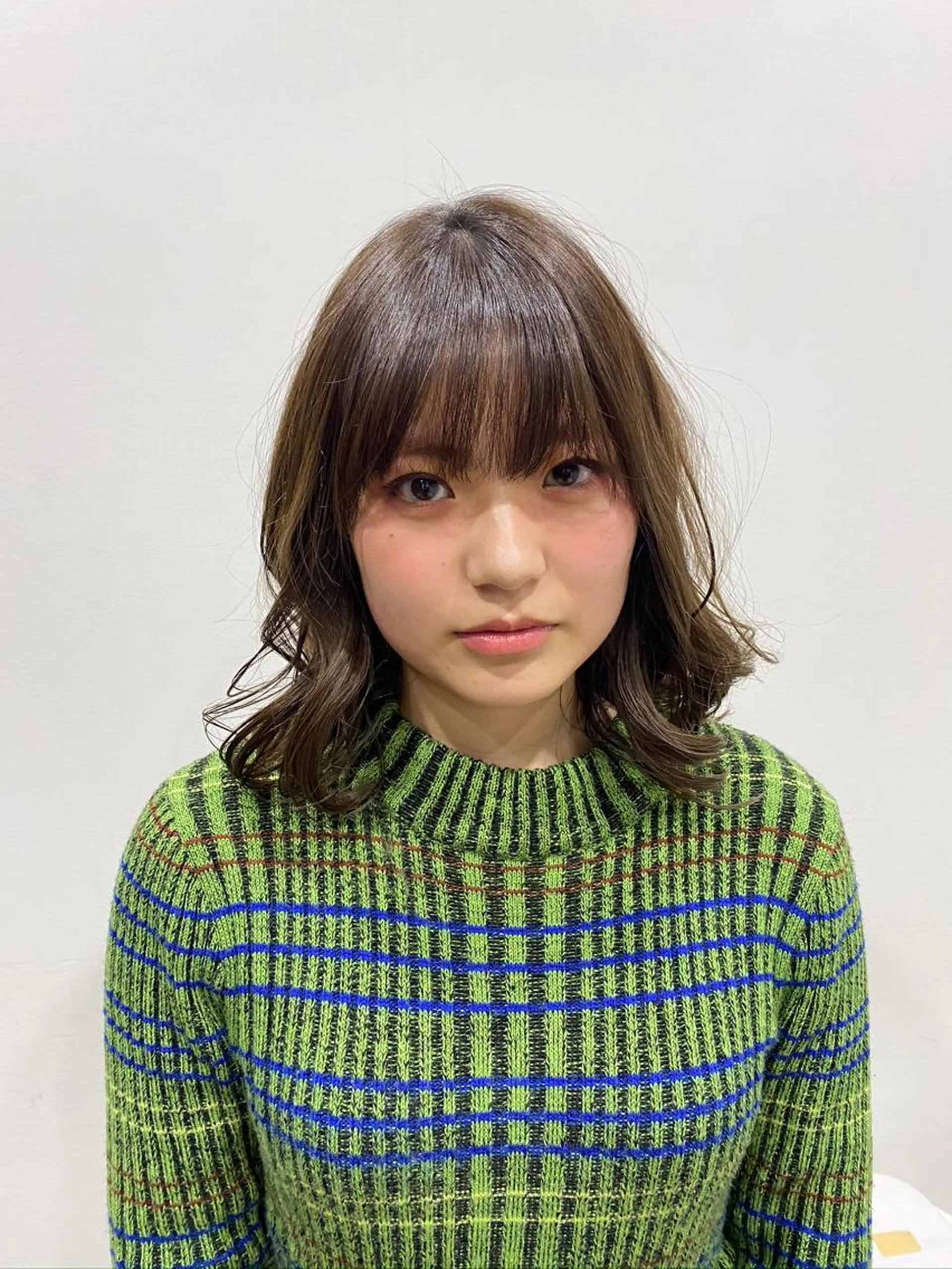 ミディアム ミディアムレイヤー レイヤーカット カット ヘアカラー トリートメント 顔まわりの神様✨ 透明感カラー藤嶋秀幸のヘアスタイル