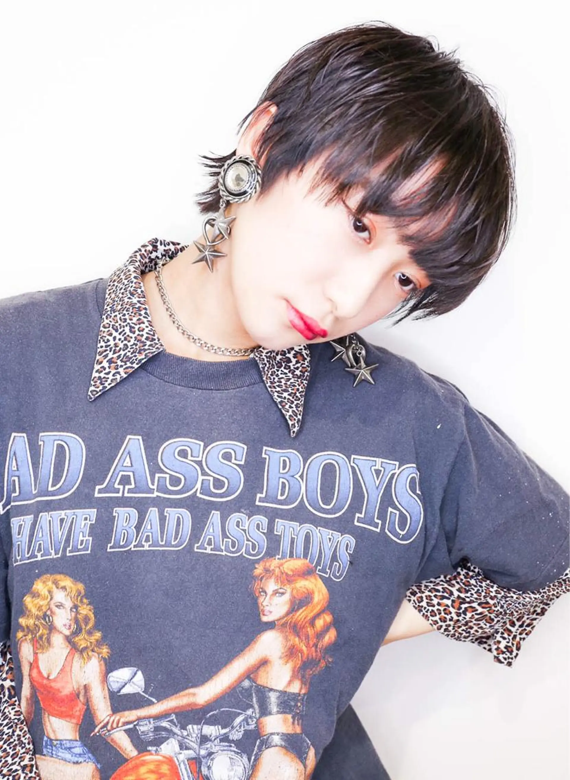 ショート カラー ウルフカット/吉村 桃子のヘアスタイル