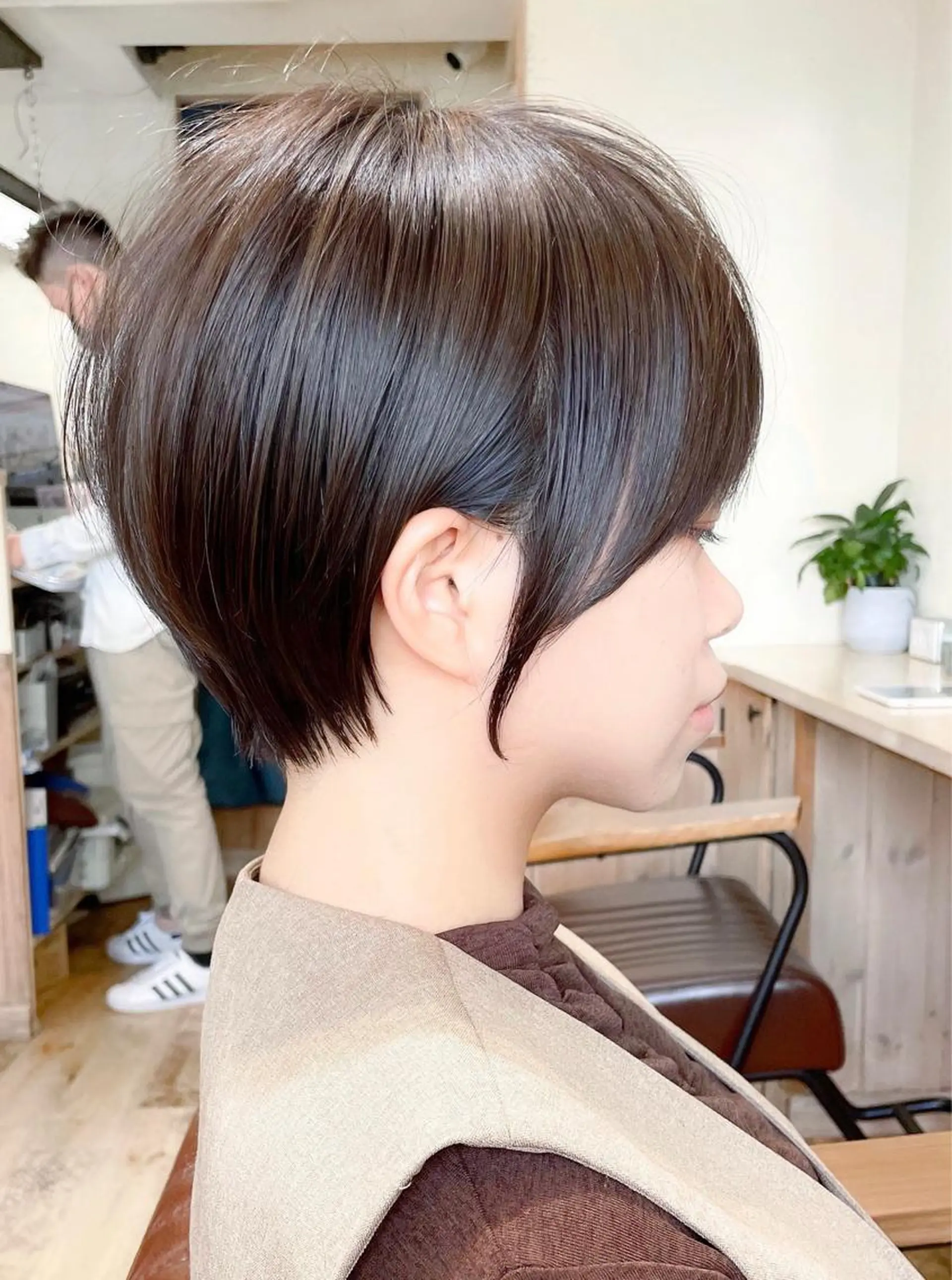 ショート ショートヘア くすみカラー、大場猛のヘアスタイル