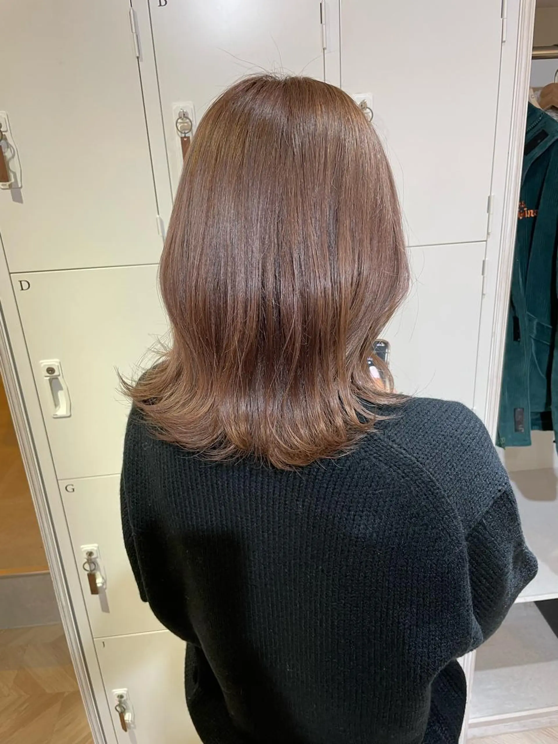 ミディアム カラー akane .のヘアスタイル