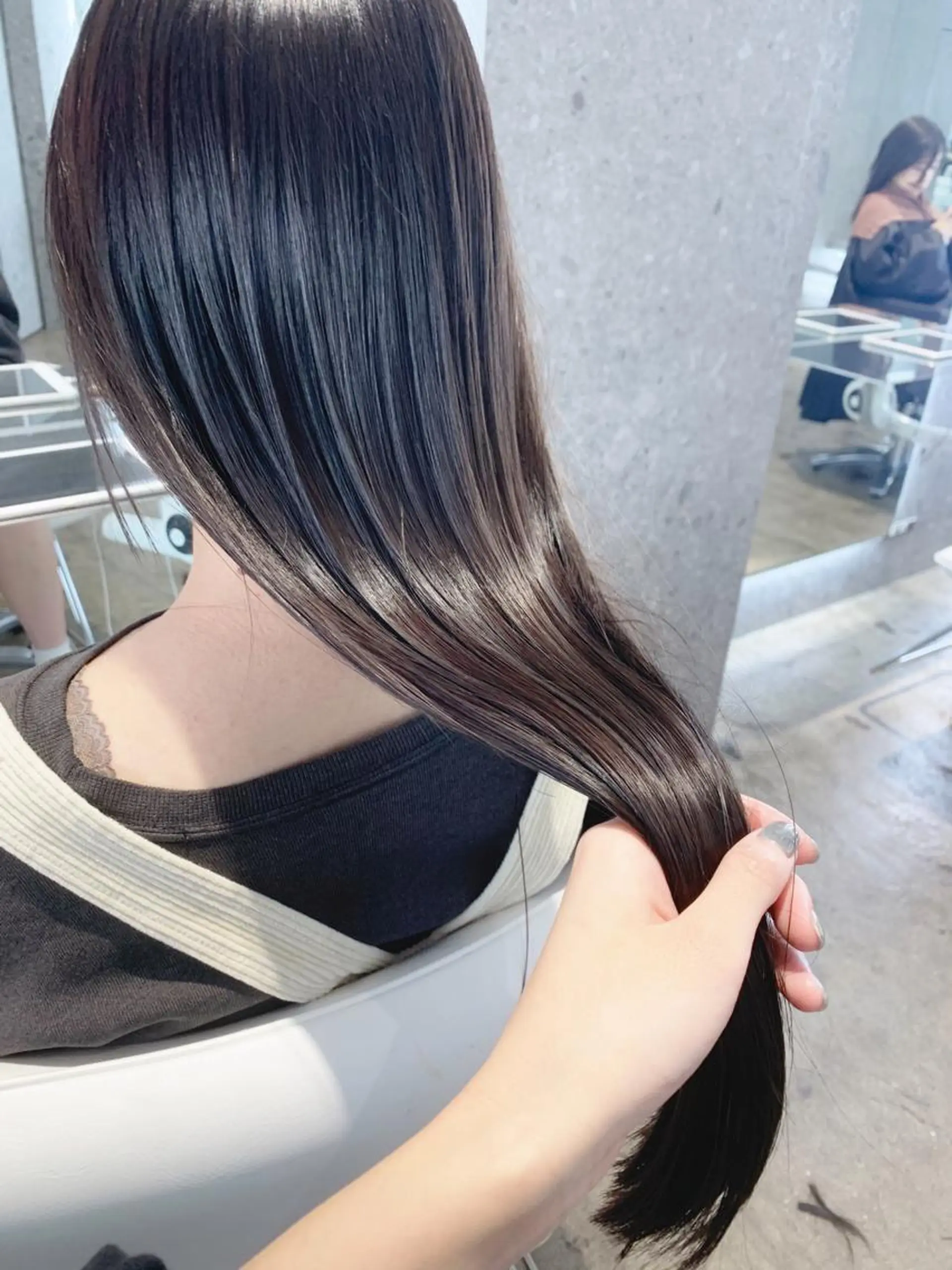 ロング カラー アッシュ アッシュグレー 透明感カラー トリートメント カット ヘアカラー トリートメント PHIDGE所属・山下 千明のヘアスタイル