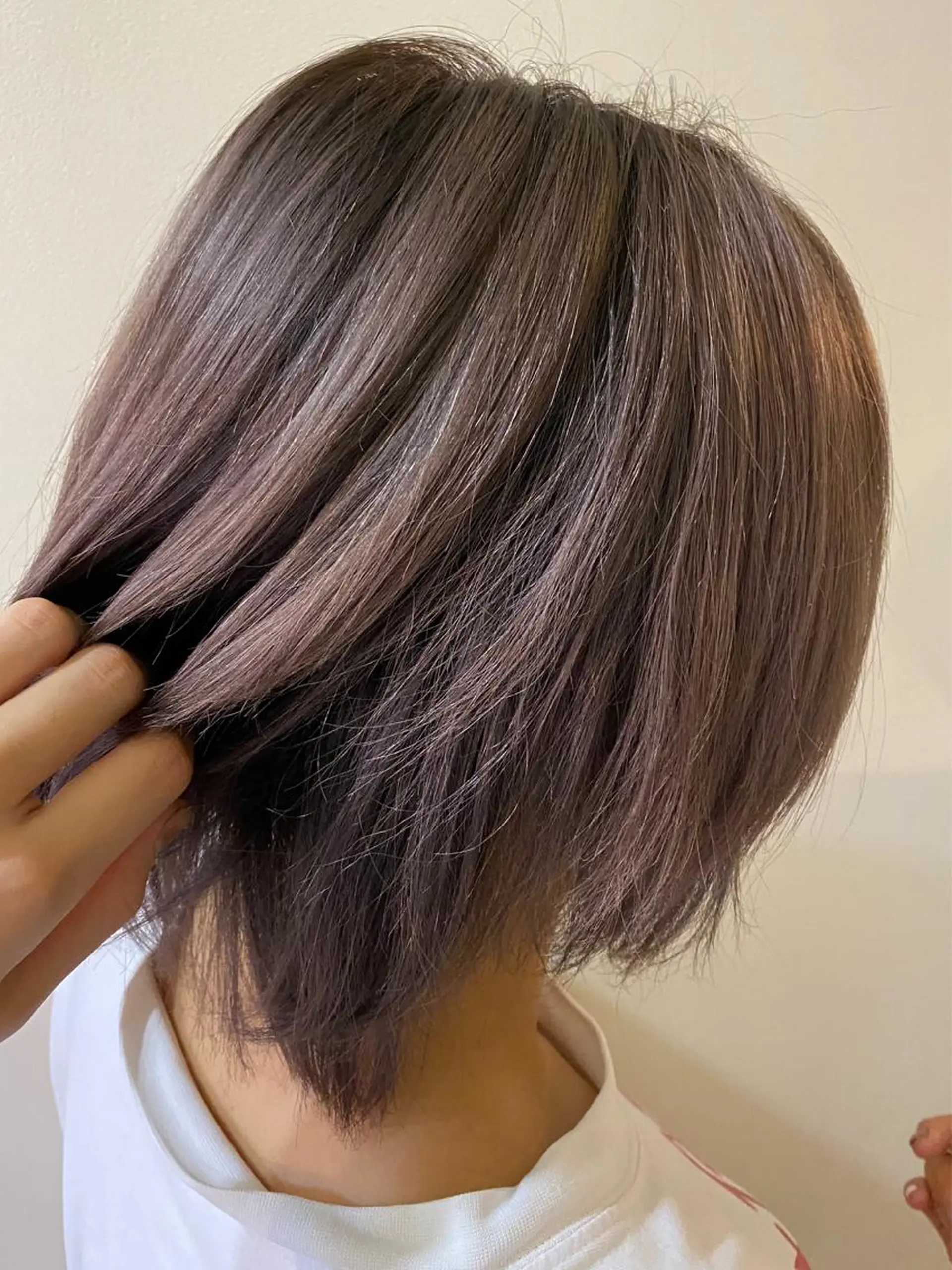 ショート カラー デザインカラー パープルカラー 北山 なるみのヘアスタイル