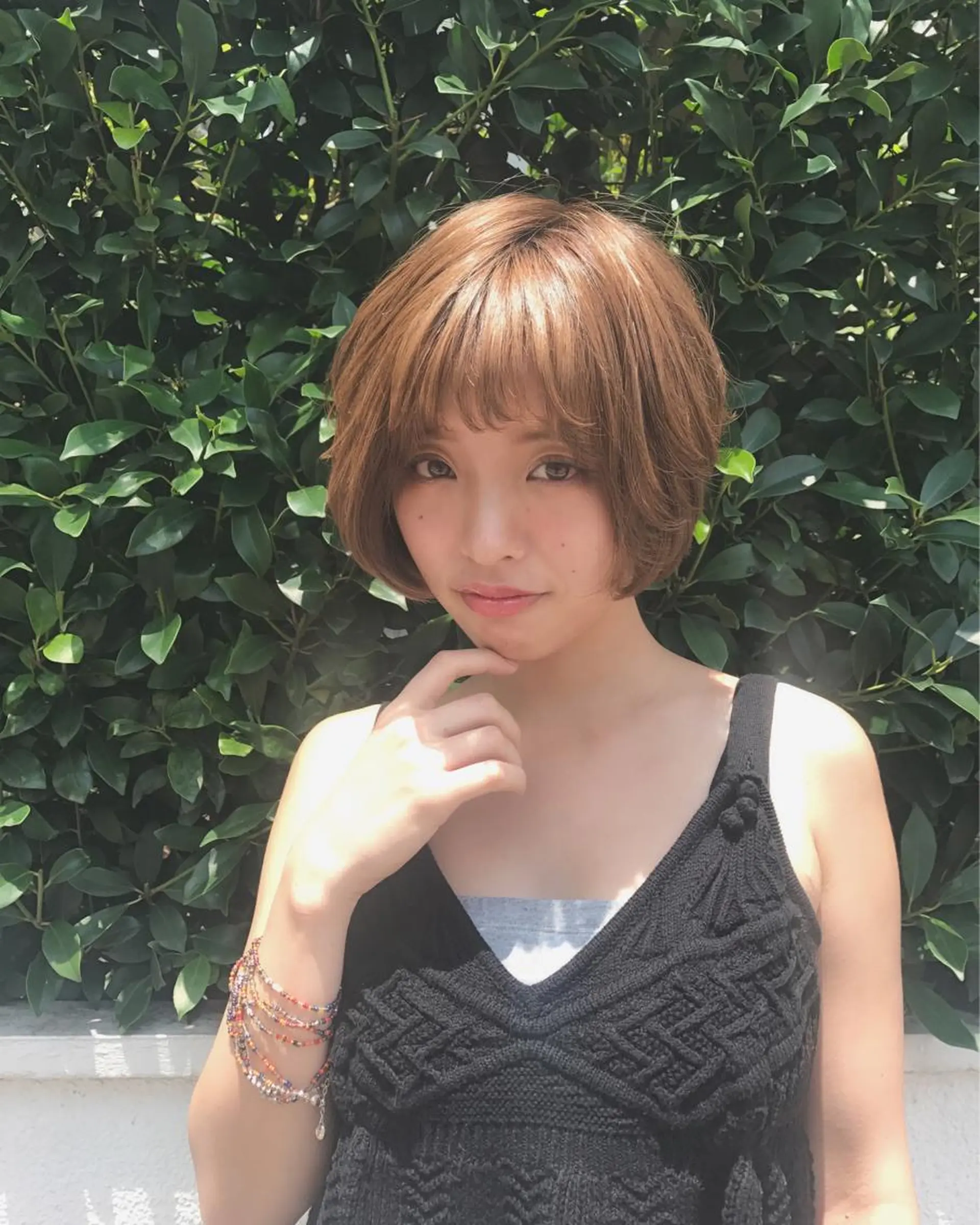 ショート カラー ショートボブ バレイヤージュ ブリーチ デザインカラー ハイライトカラー ハリウッドブロウ LAID BACKの眉毛・アイブロウイメージ