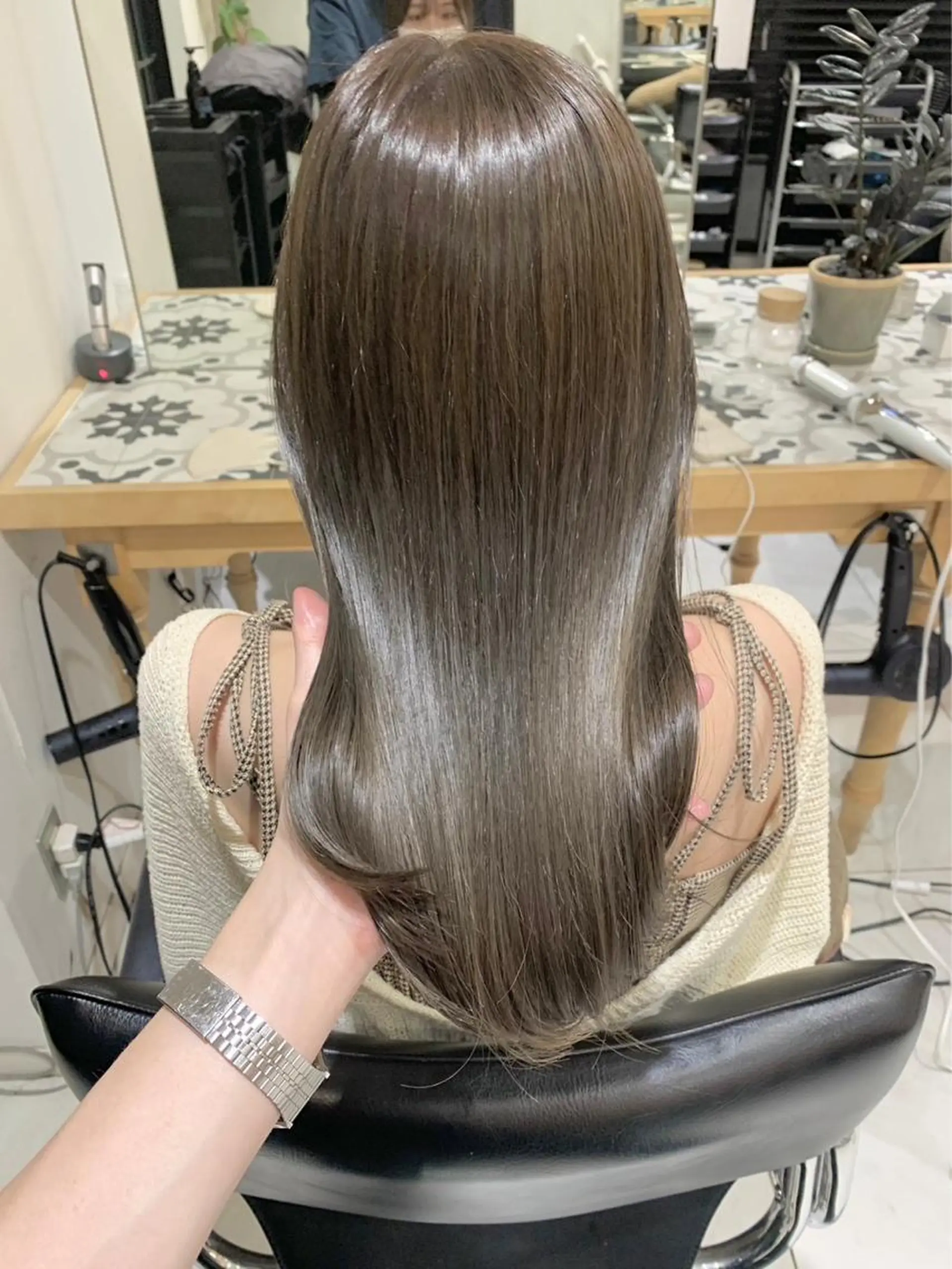 セミロング ヘアカラー トリートメント ヘッドスパ ヘアセット 透ける艶カラー💎 ミオのヘアスタイル