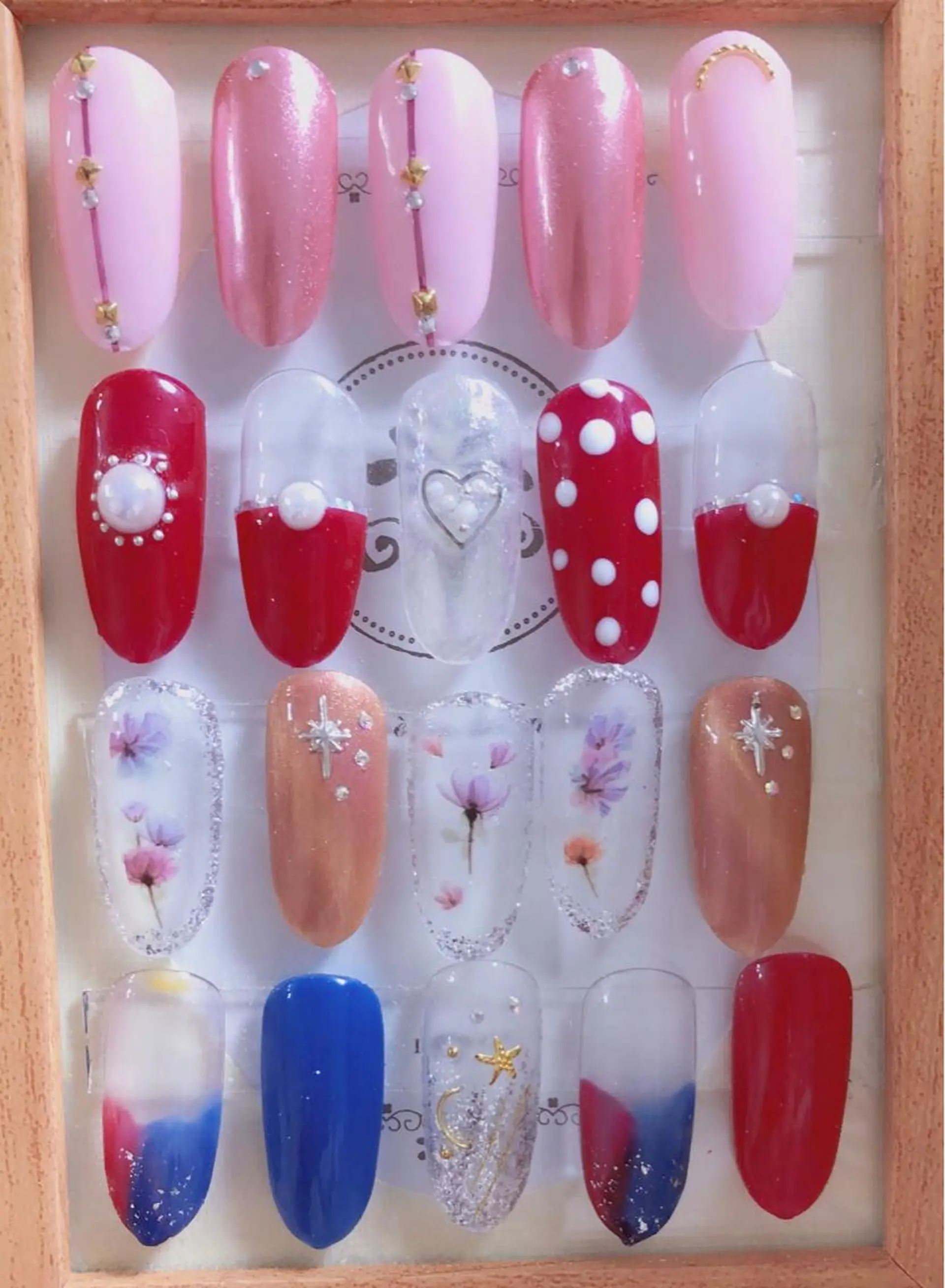 ネイル ハンドネイル マジックミラー所属・マジック ミラーのネイルデザイン