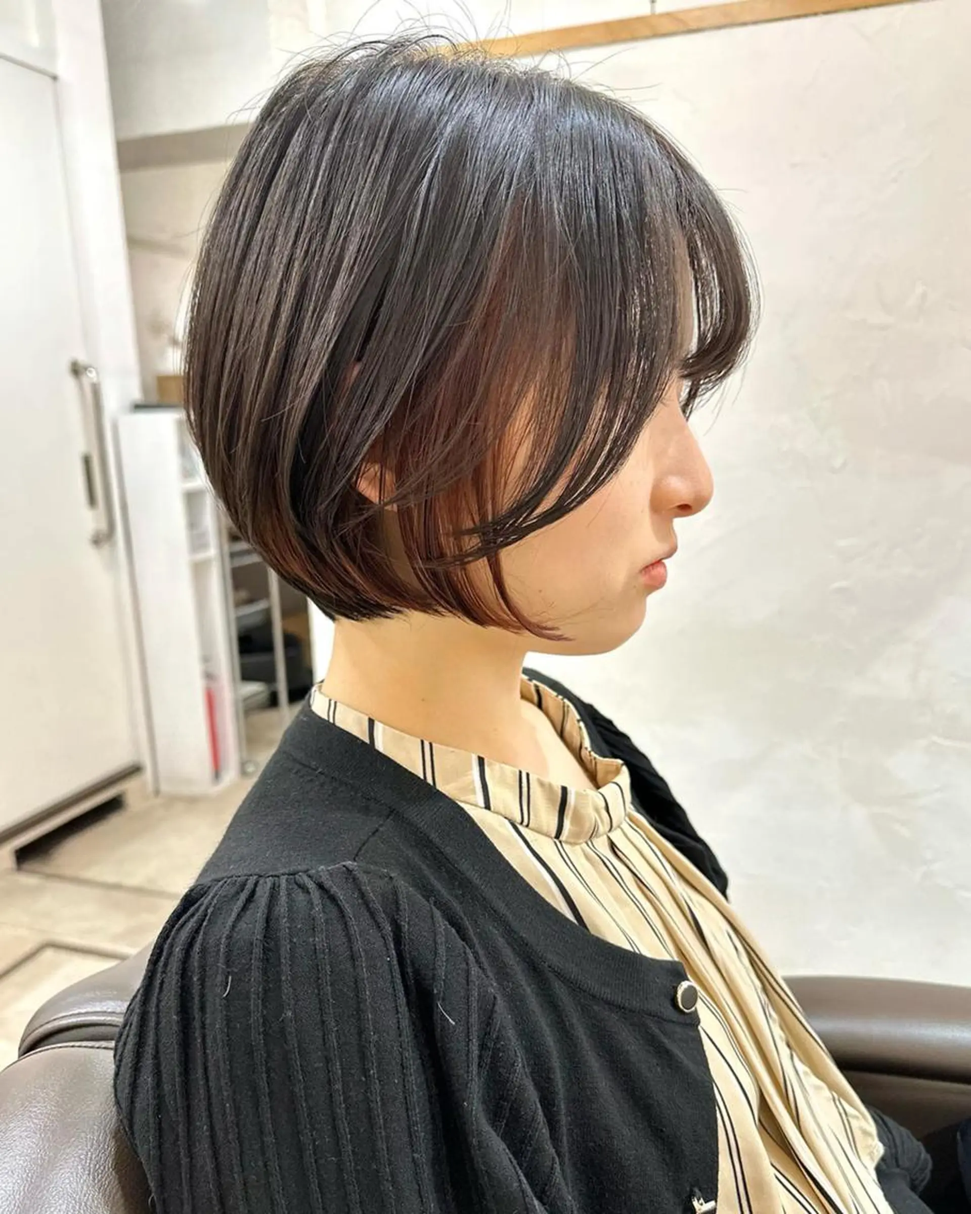 ショート カラー パーマ 切りっぱなしボブ 前下がりボブ ショートボブ 黒髪 ブリーチ 銀座No.1髪質改善 縮毛矯正/本木のヘアスタイル