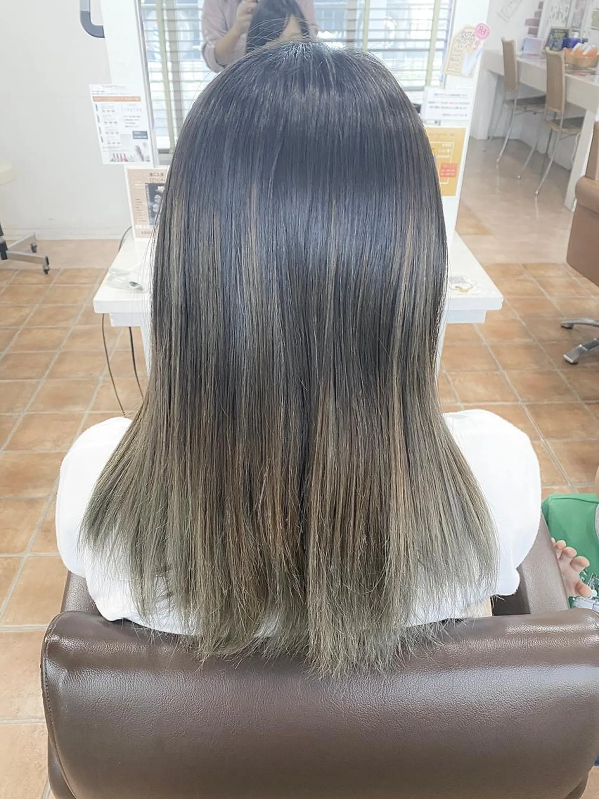 セミロング カット ヘアカラー 時末侑実 桜井駅のヘアスタイル