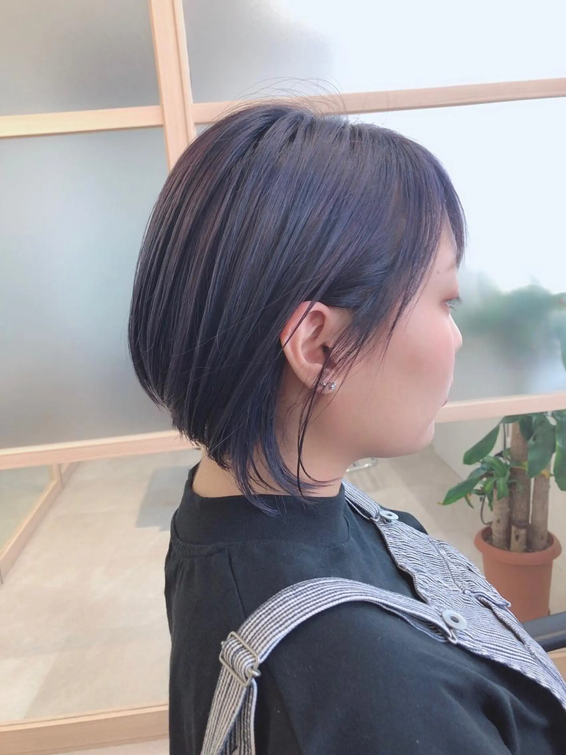 ショート カラー ブルーカラー ブルーバイオレット バイオレットカラー 透明感カラー 山中のヘアスタイル