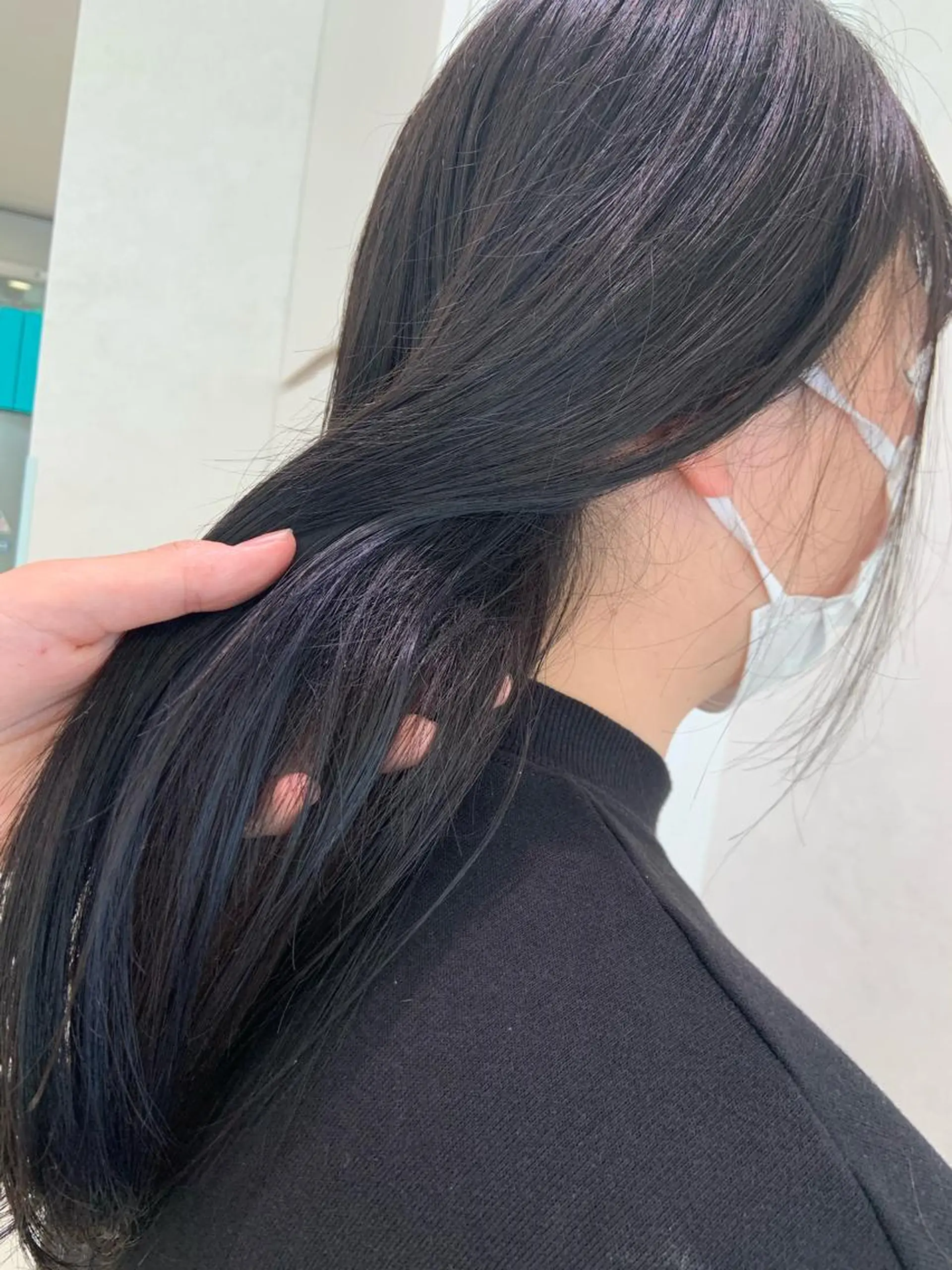 ロング カラー パーマ ヘアアレンジ ネイビーカラー カット ヘアカラー トリートメント ハイトーンカラー🤍 山下 優華のヘアスタイル