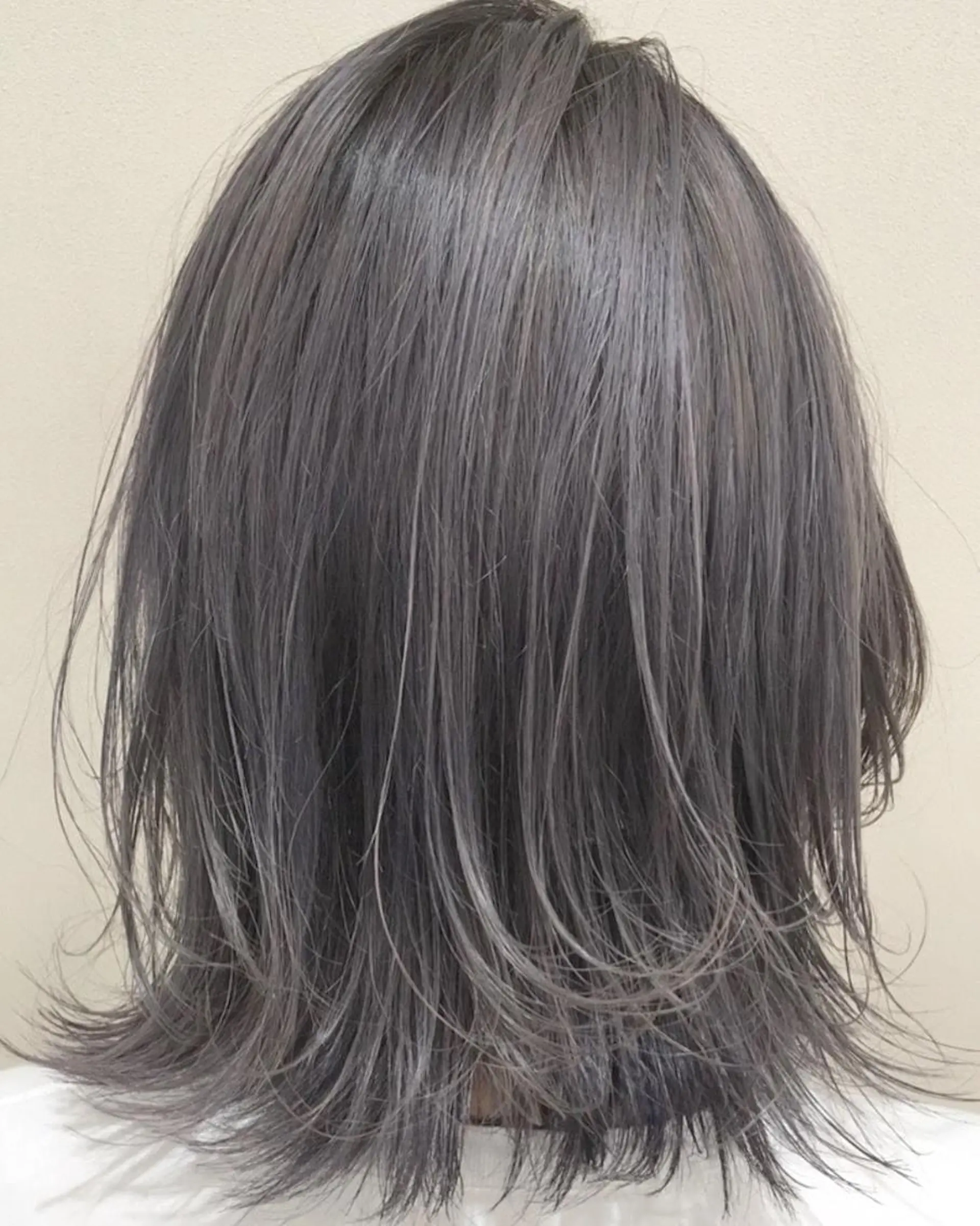 ミディアム カラー パーマ ヘアアレンジ シルバー エグチ アキラのヘアスタイル