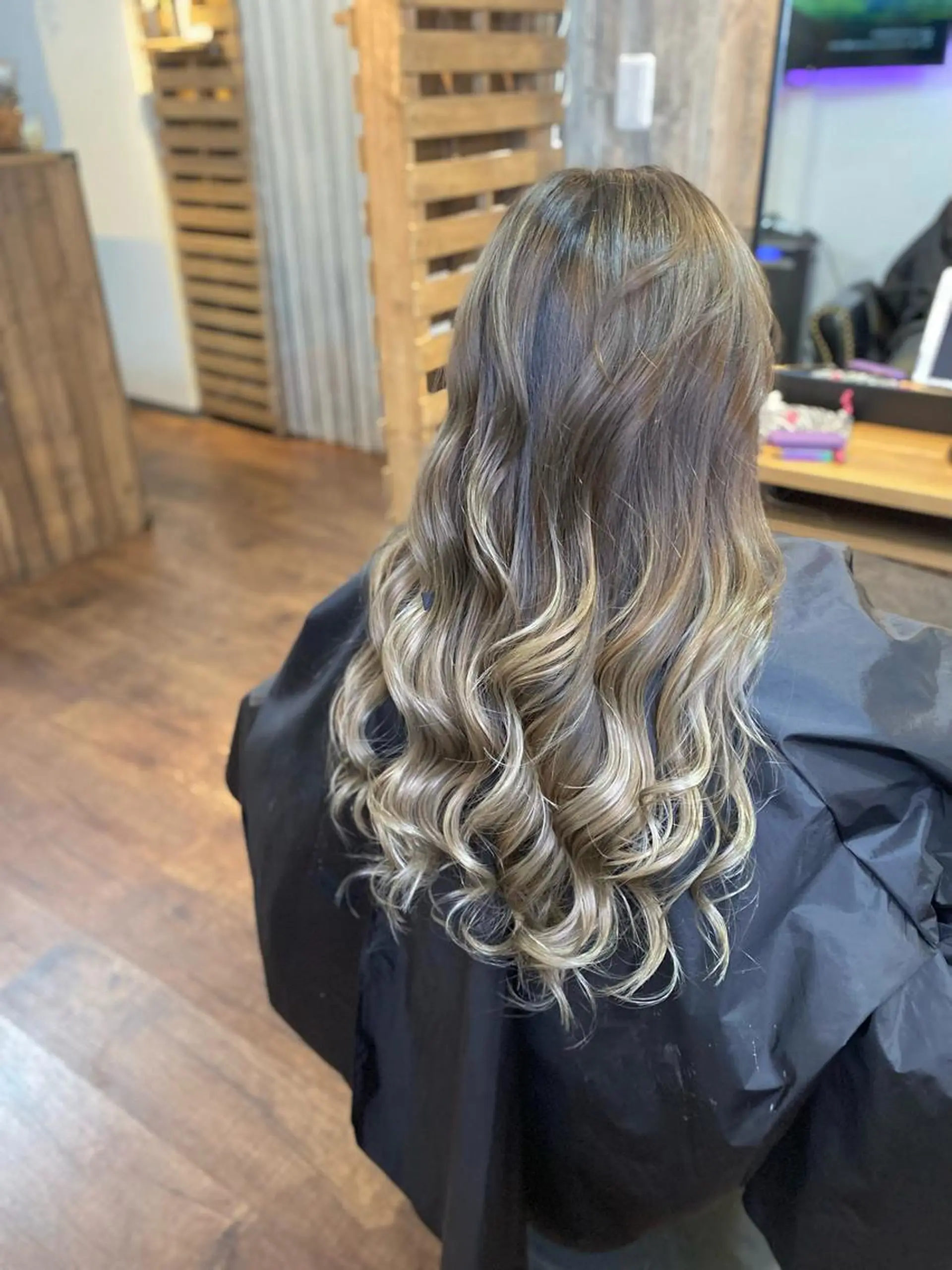 ロング カラー バレイヤージュ ベージュカラー レイヤーカット カット ヘアカラー トリートメント Lizir ルズィール所属・Luzir⭐︎ GEN⭐︎のヘアスタイル