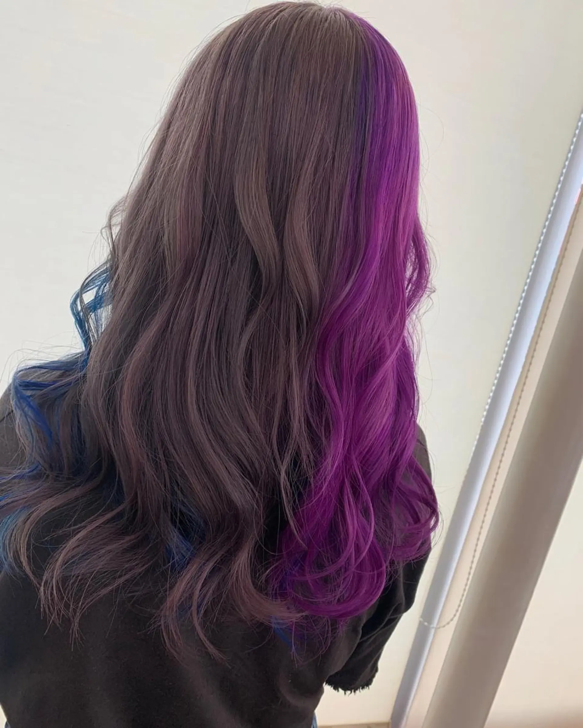 ロング 今村公介 ブリーチ特化、派手髪のヘアスタイル