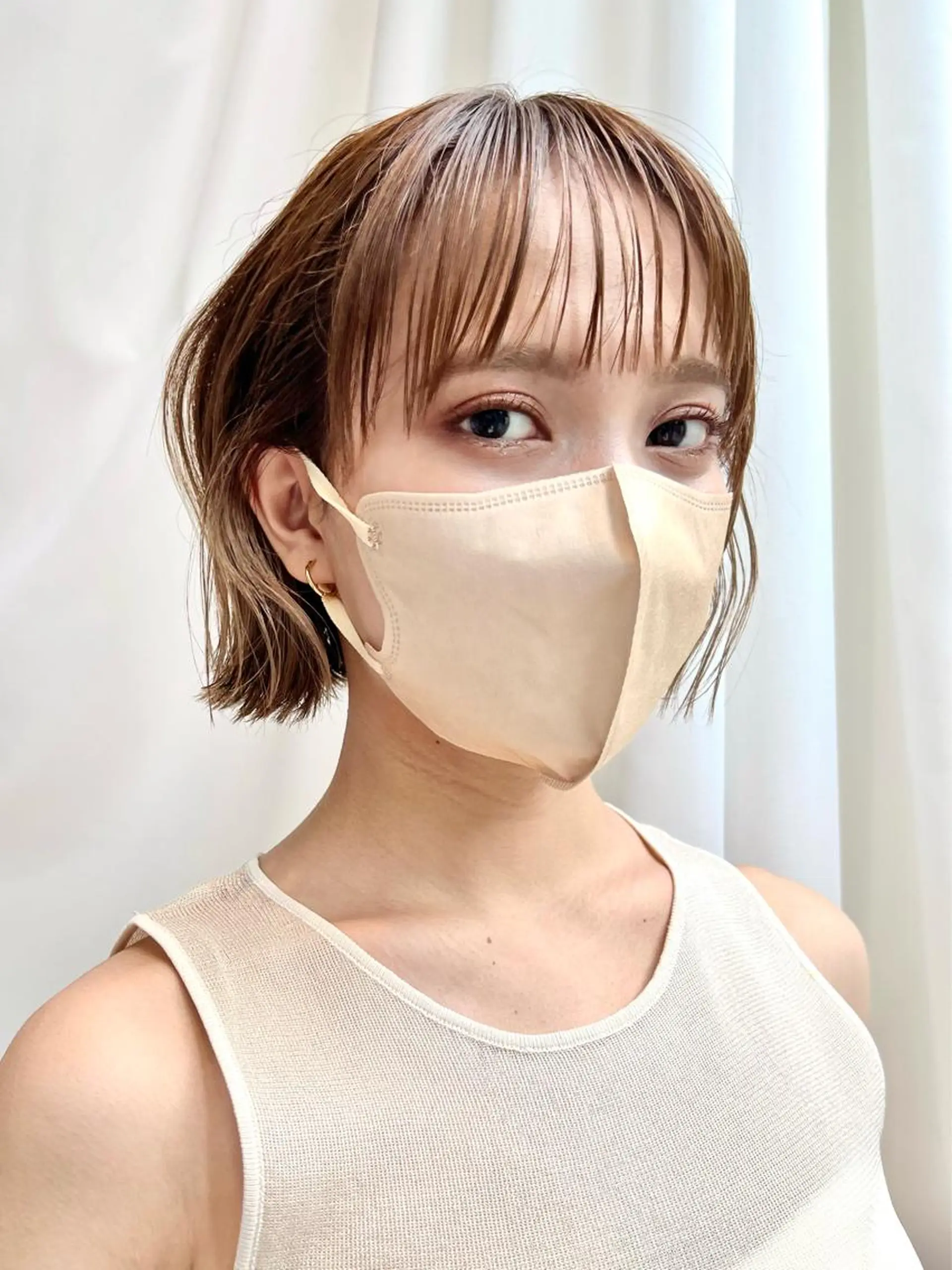 ショート カラー 切りっぱなしボブ 前下がりボブ ブリーチ グレージュ イルミナカラー カット ヘアカラー トリートメント レイヤー専門家 ダブルカラー修のヘアスタイル