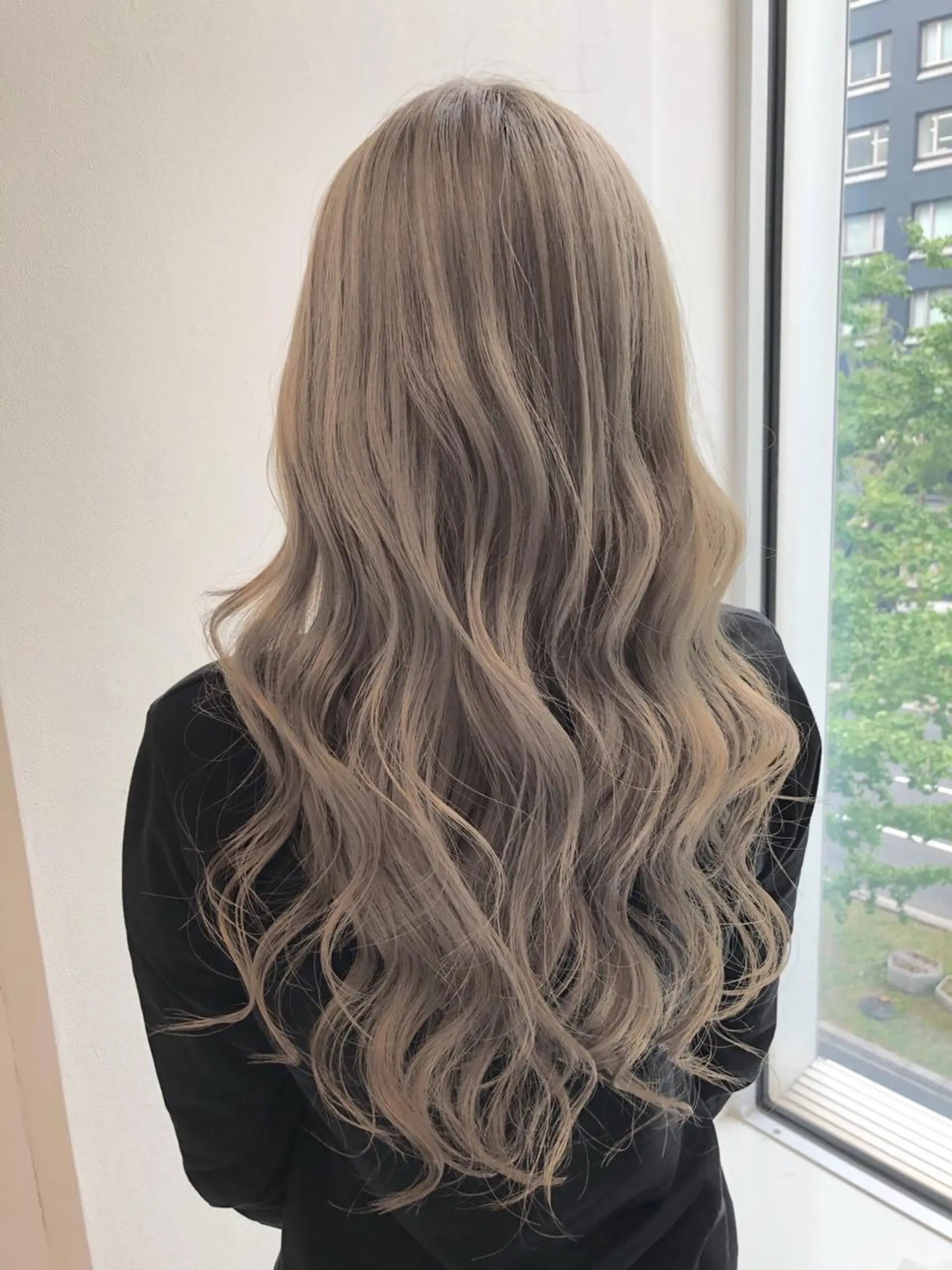 ロング カラー ベージュカラー biscohair 髪にドラマを。のヘアスタイル