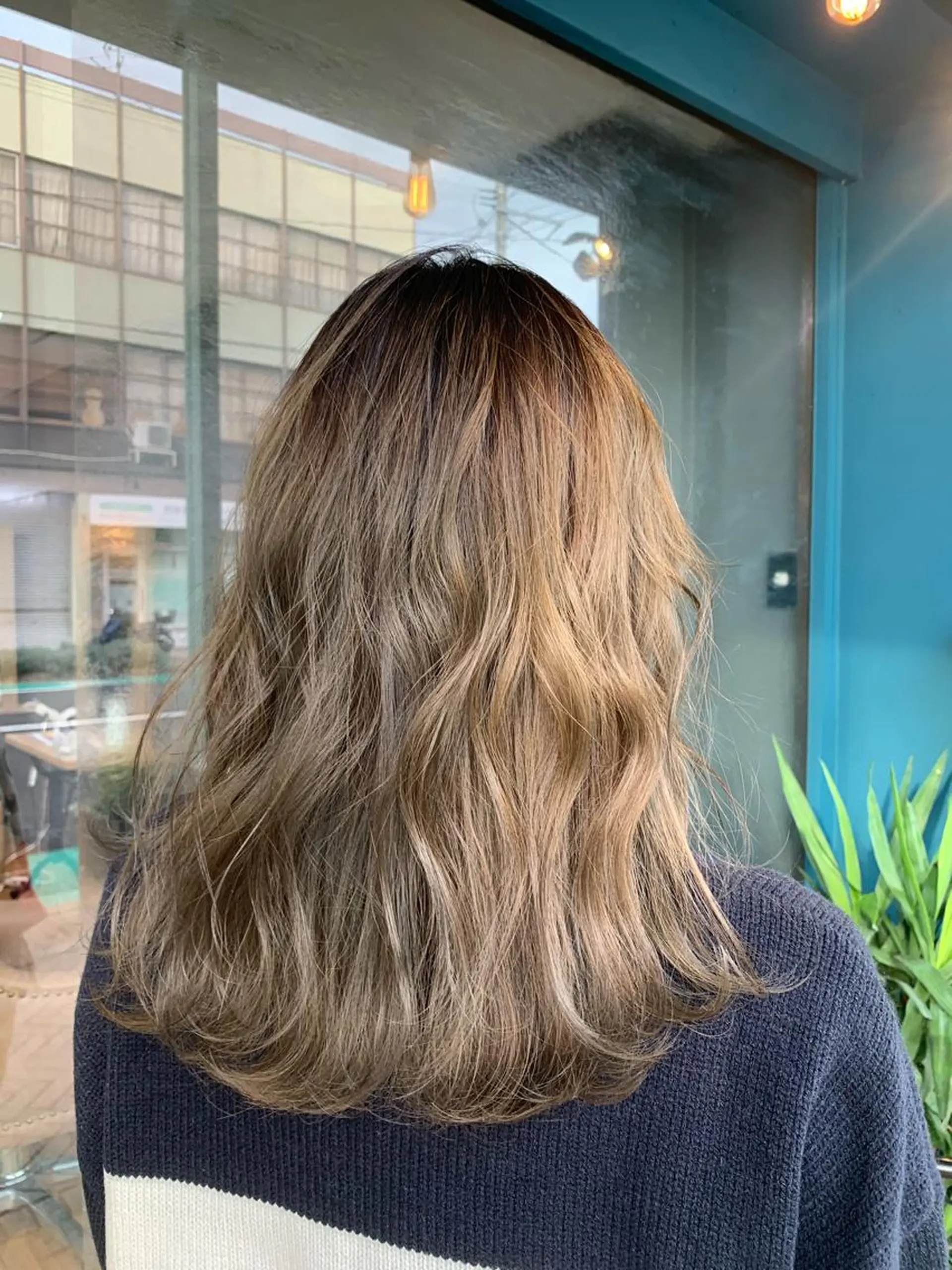 ロング カラー パーマ ヘアアレンジ ブリーチ グラデーションカラー グレージュ ヘアカラー 佐藤 実咲のヘアスタイル