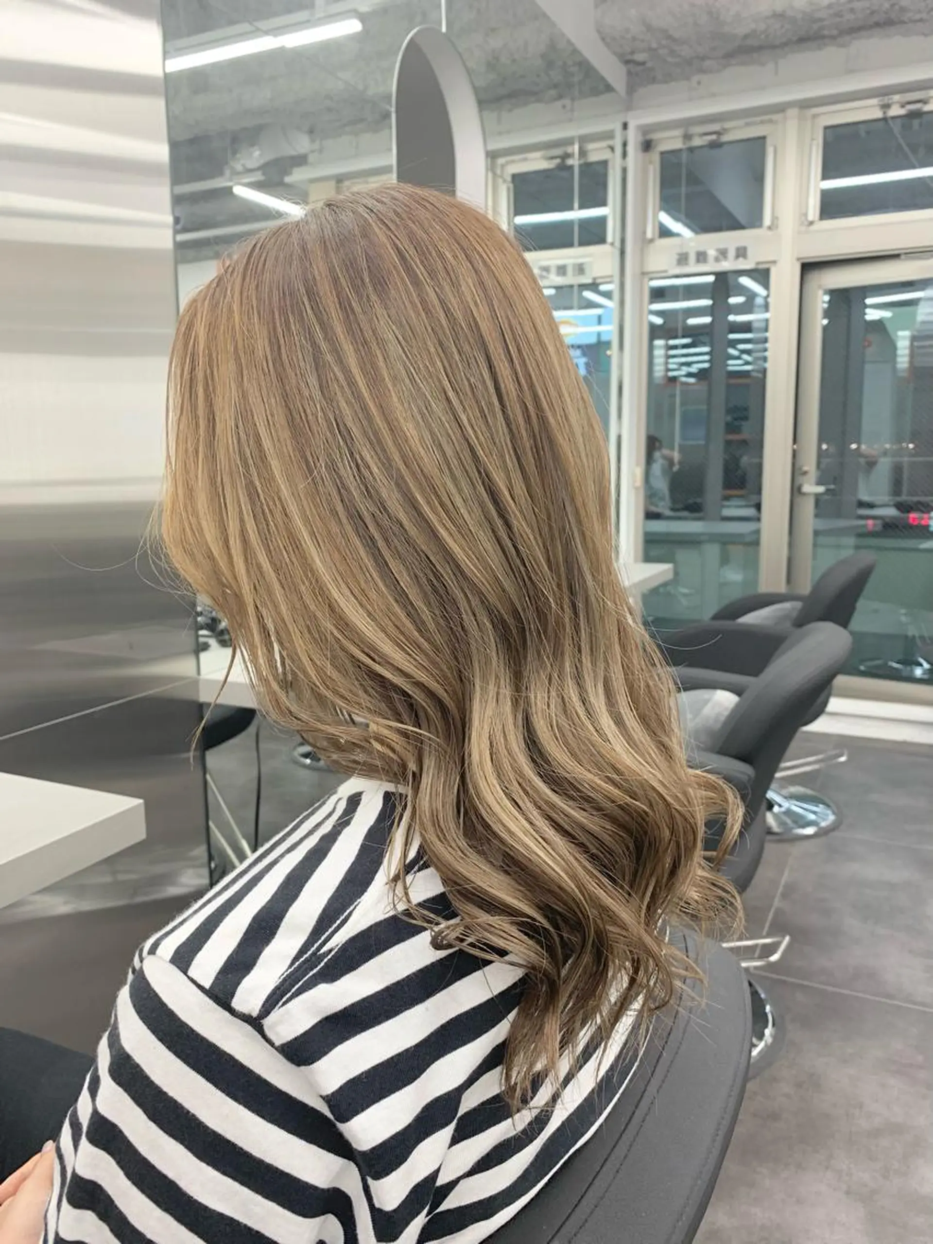 セミロング カラー ブリーチ 透明感カラー ダブルカラー イヤリングカラー ハイライトカラー 店長担当🌟 矢吹ガブリエル🌟のヘアスタイル