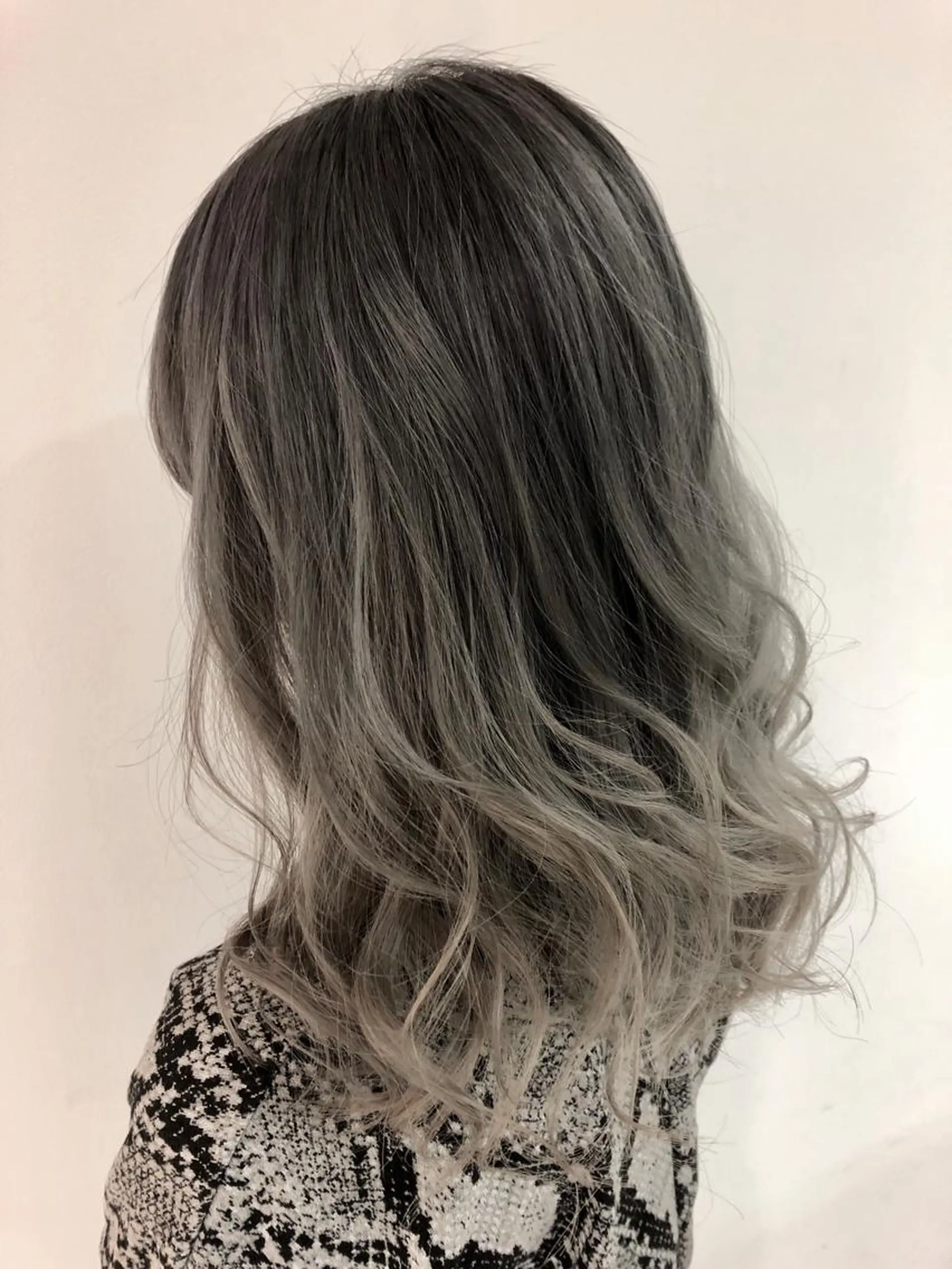 ミディアム 田村拓巳 韓国風、髪質改善のヘアスタイル