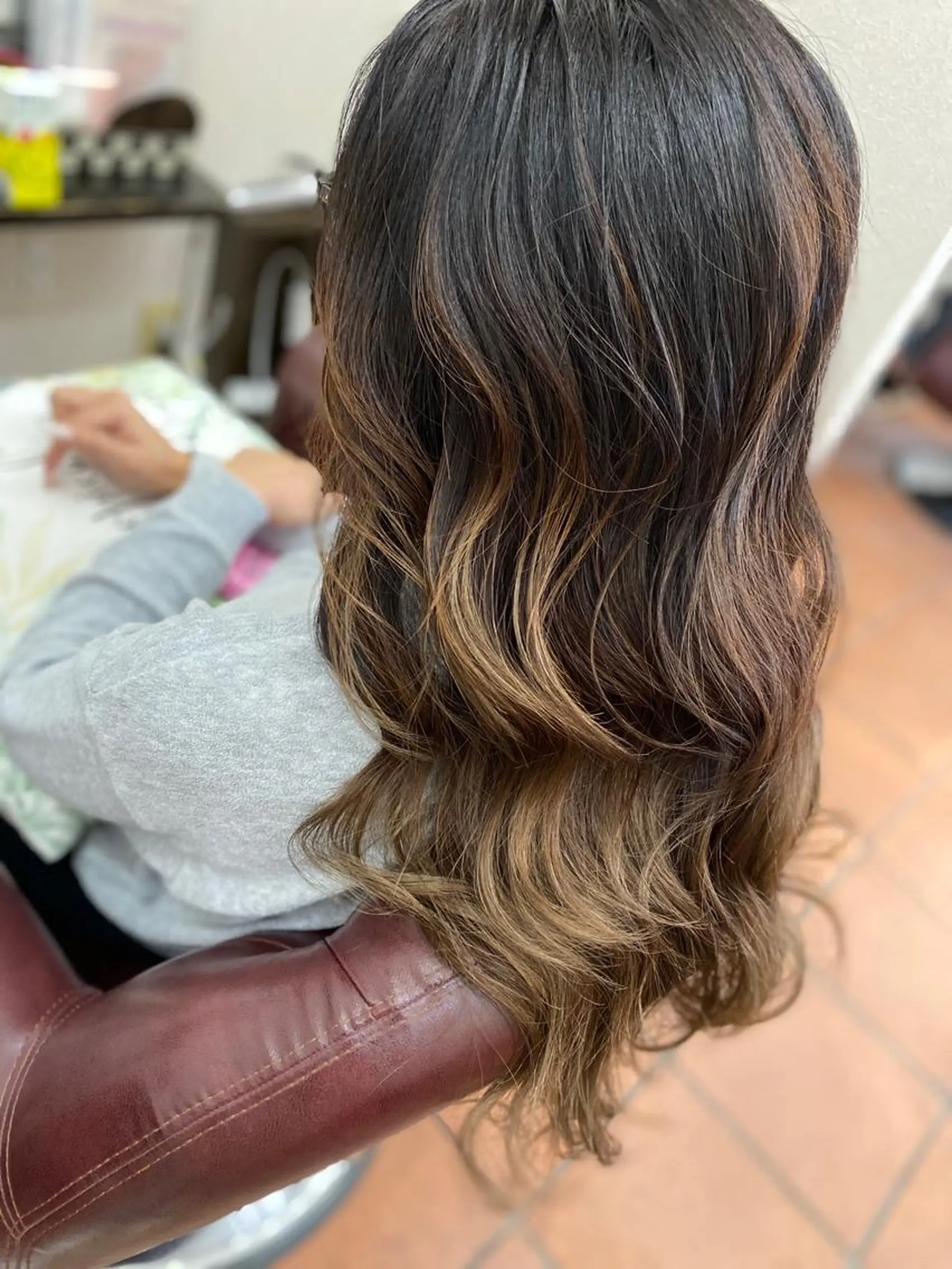 ロング レイヤーカット ヘアカラー Style Tのヘアスタイル