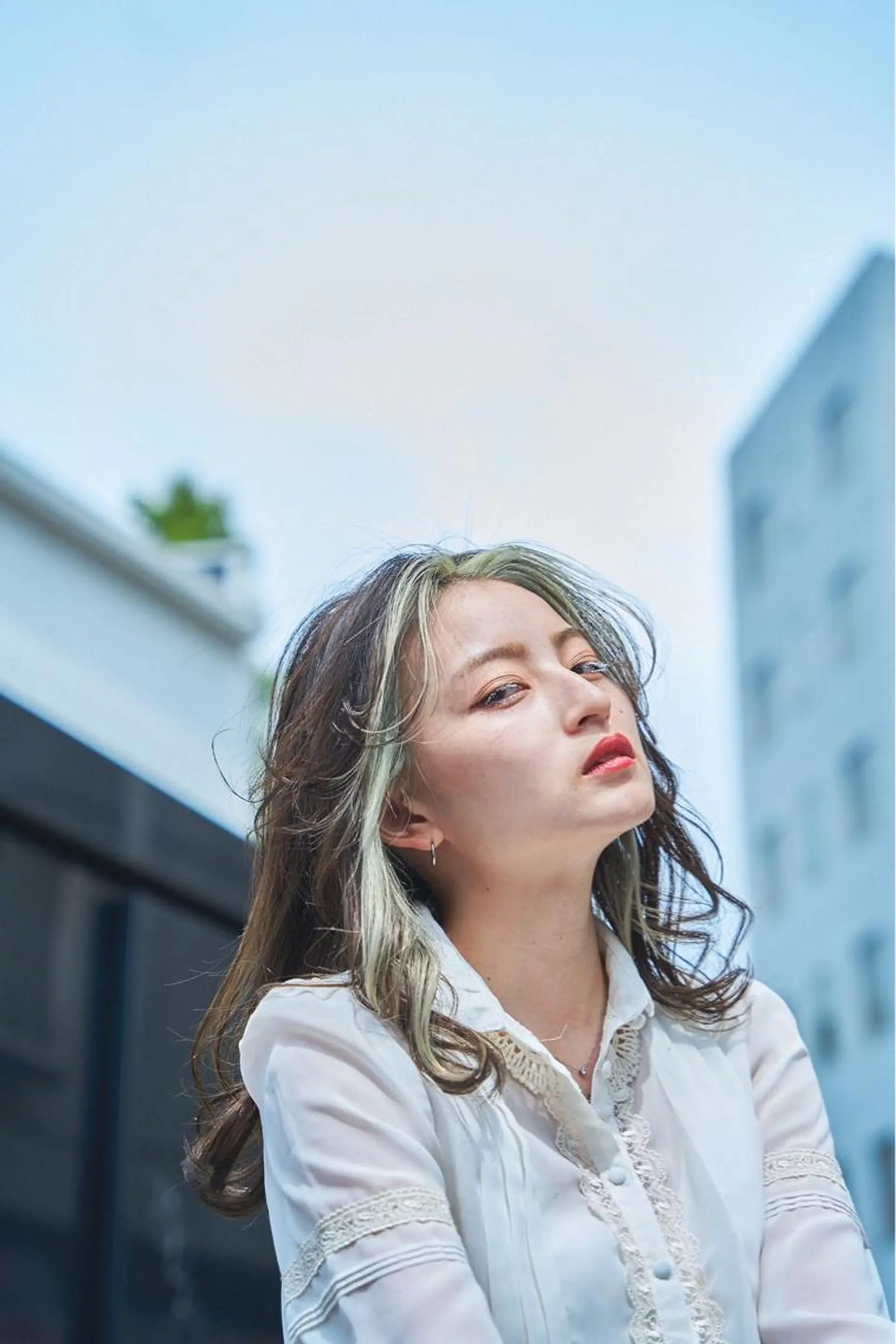 ミディアム カラー メンズ JuNブリーチに 縮毛矯正するプロのヘアスタイル