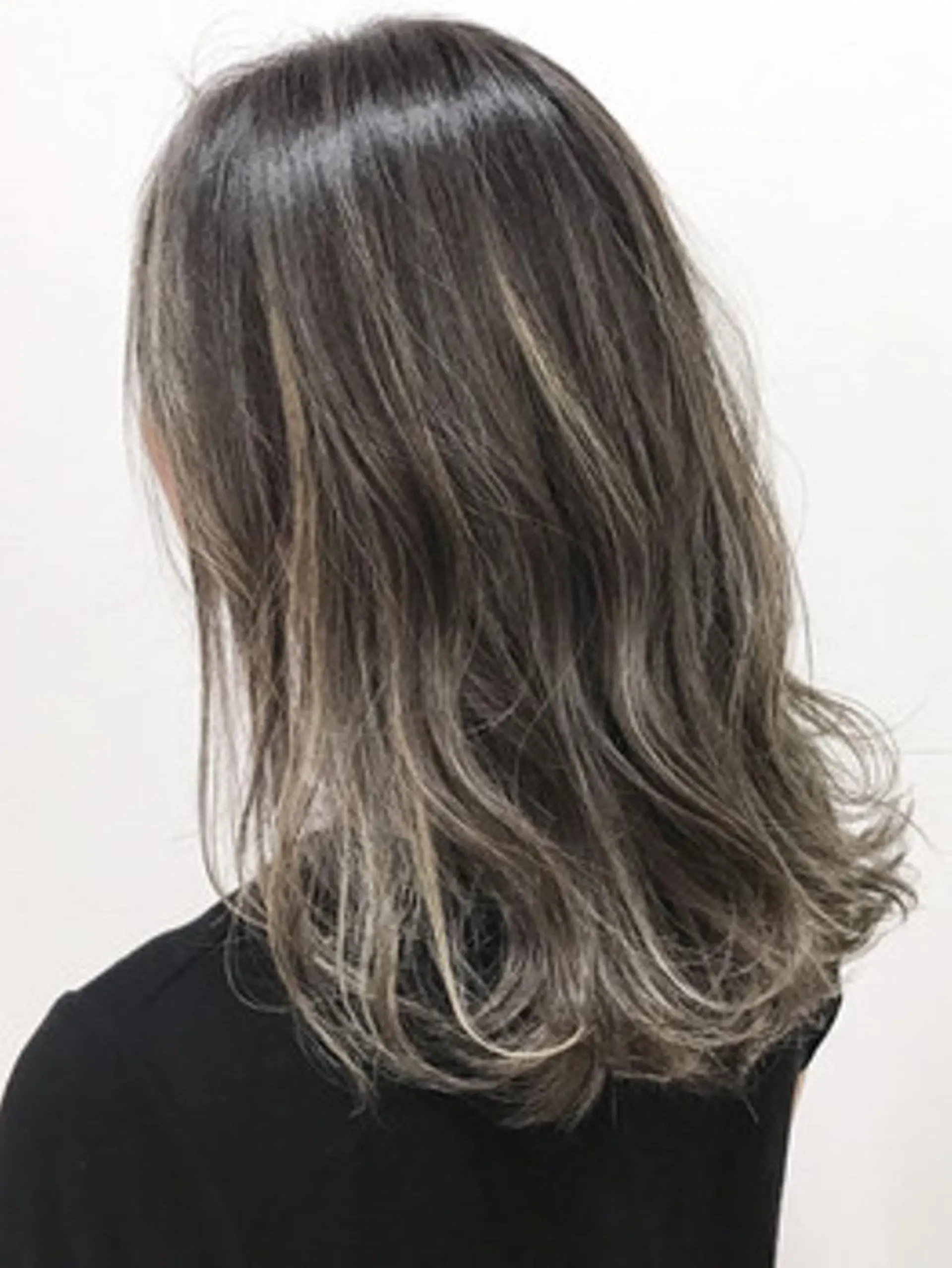 セミロング カラー 土谷 敦郎のヘアスタイル