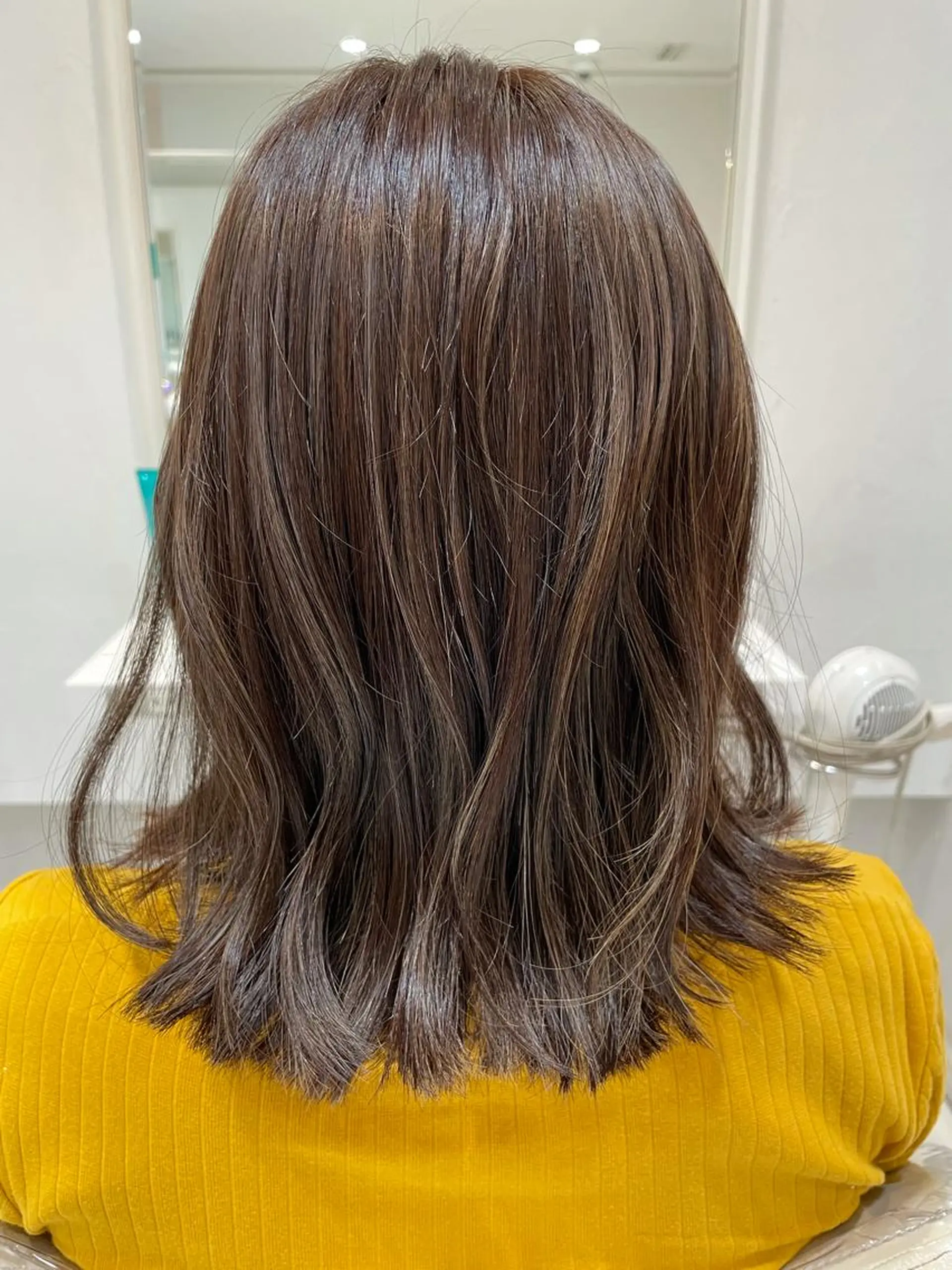 セミロング カラー ハイライトカラー ハイライト JERICHO HAIR所属・ユ カの眉毛・アイブロウイメージ