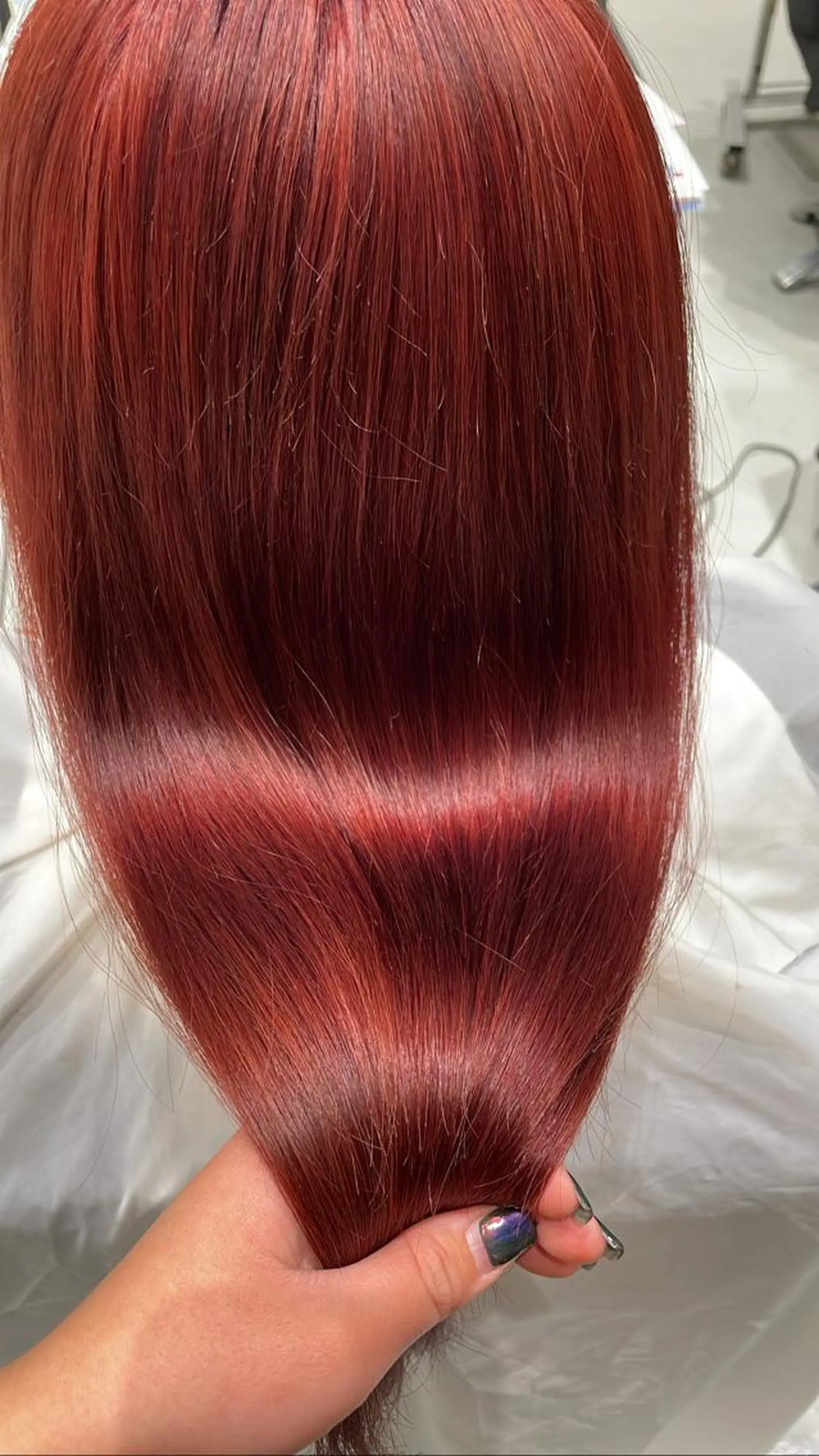 ロング カラー ブリーチ トリートメント 新田 杏梨のマツエク・マツパデザイン