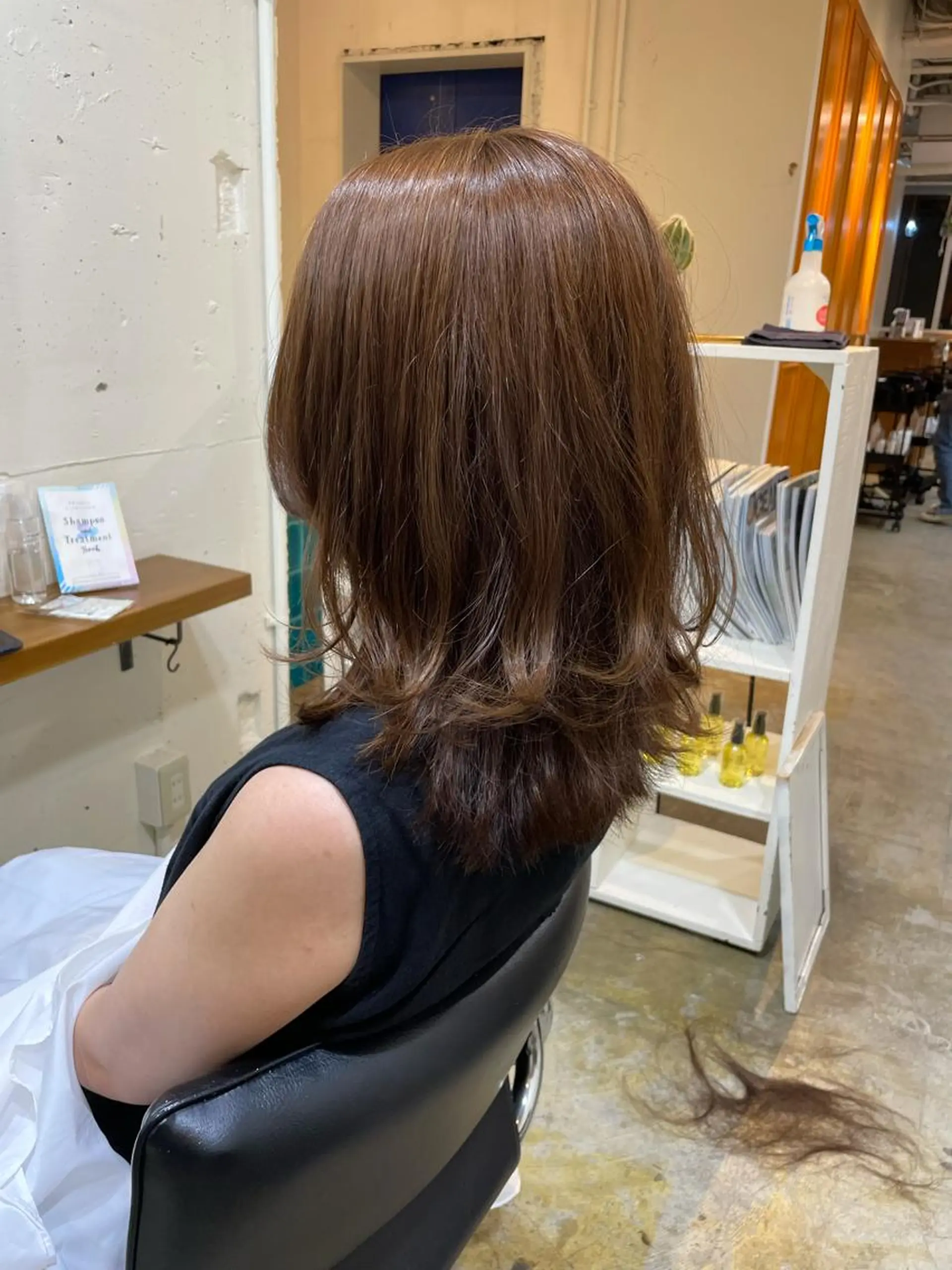 ミディアム カラー カット ヘアカラー トリートメント MIOベージュカラー 柔らかいカラーのヘアスタイル