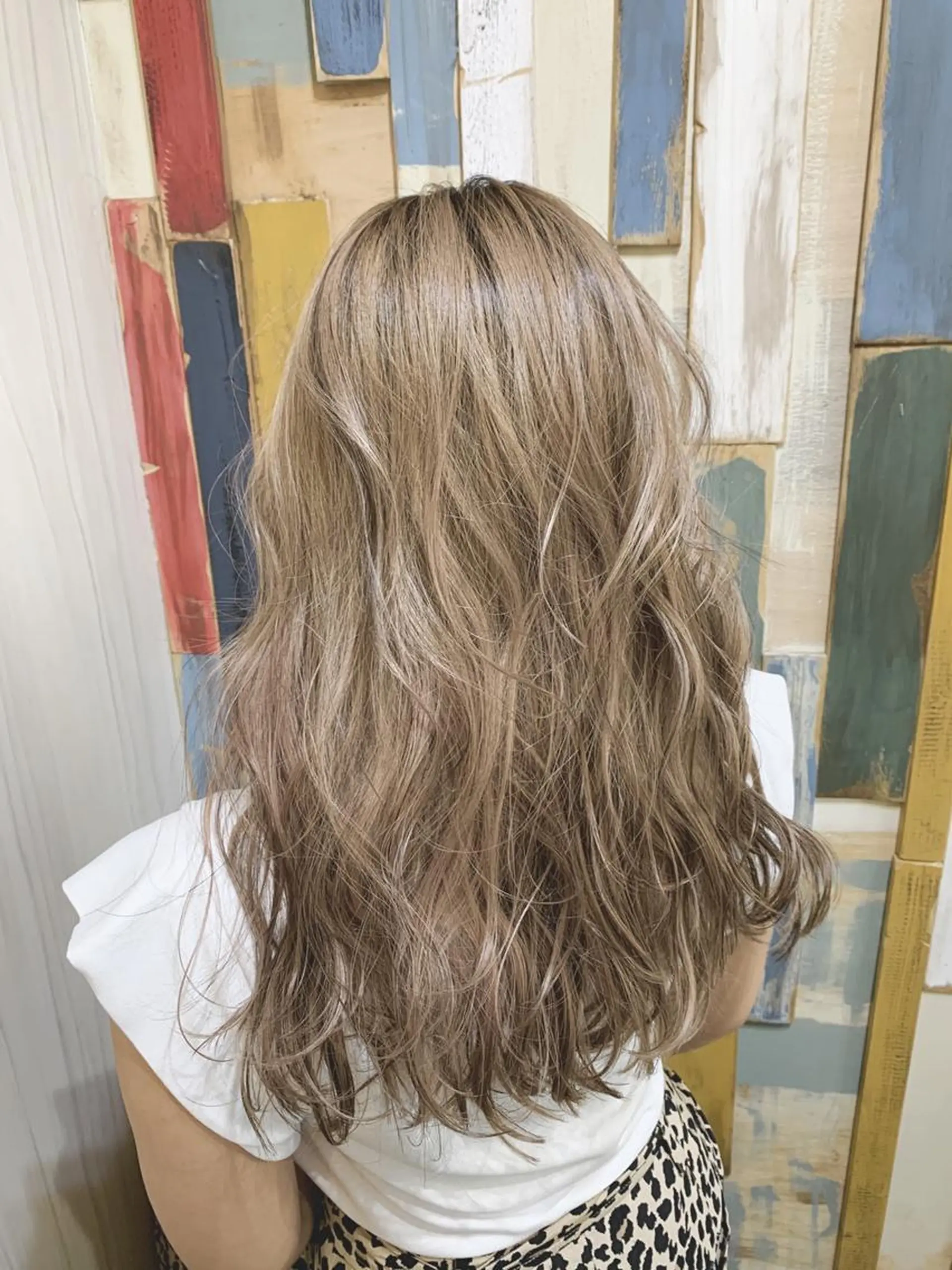 ミディアム カラー カット ヘアカラー 嶋村夏実🌼レイヤー 🌸白髪ぼかしのヘアスタイル