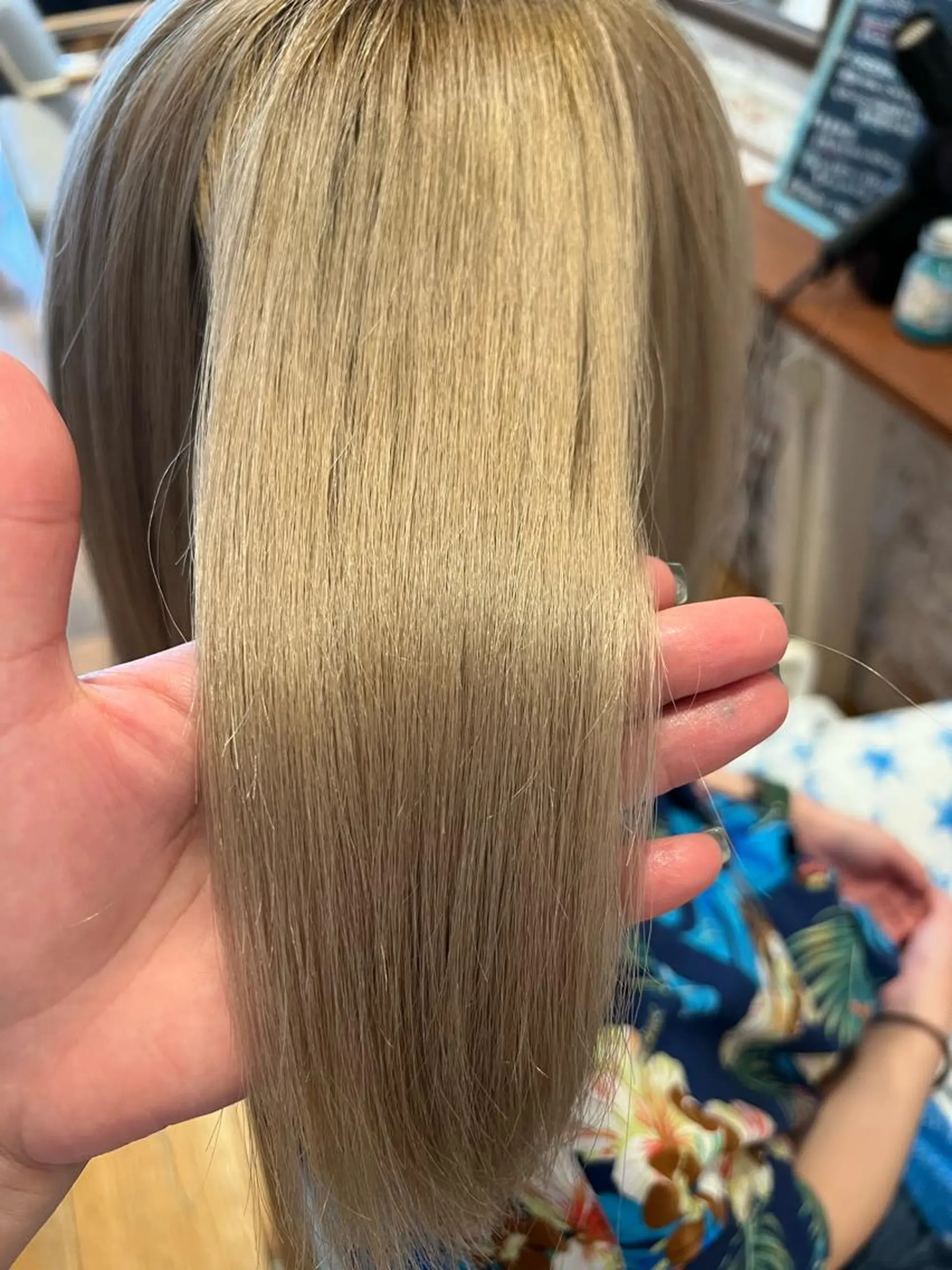 セミロング ハイトーン/ ダブルカラー/透明感のヘアスタイル