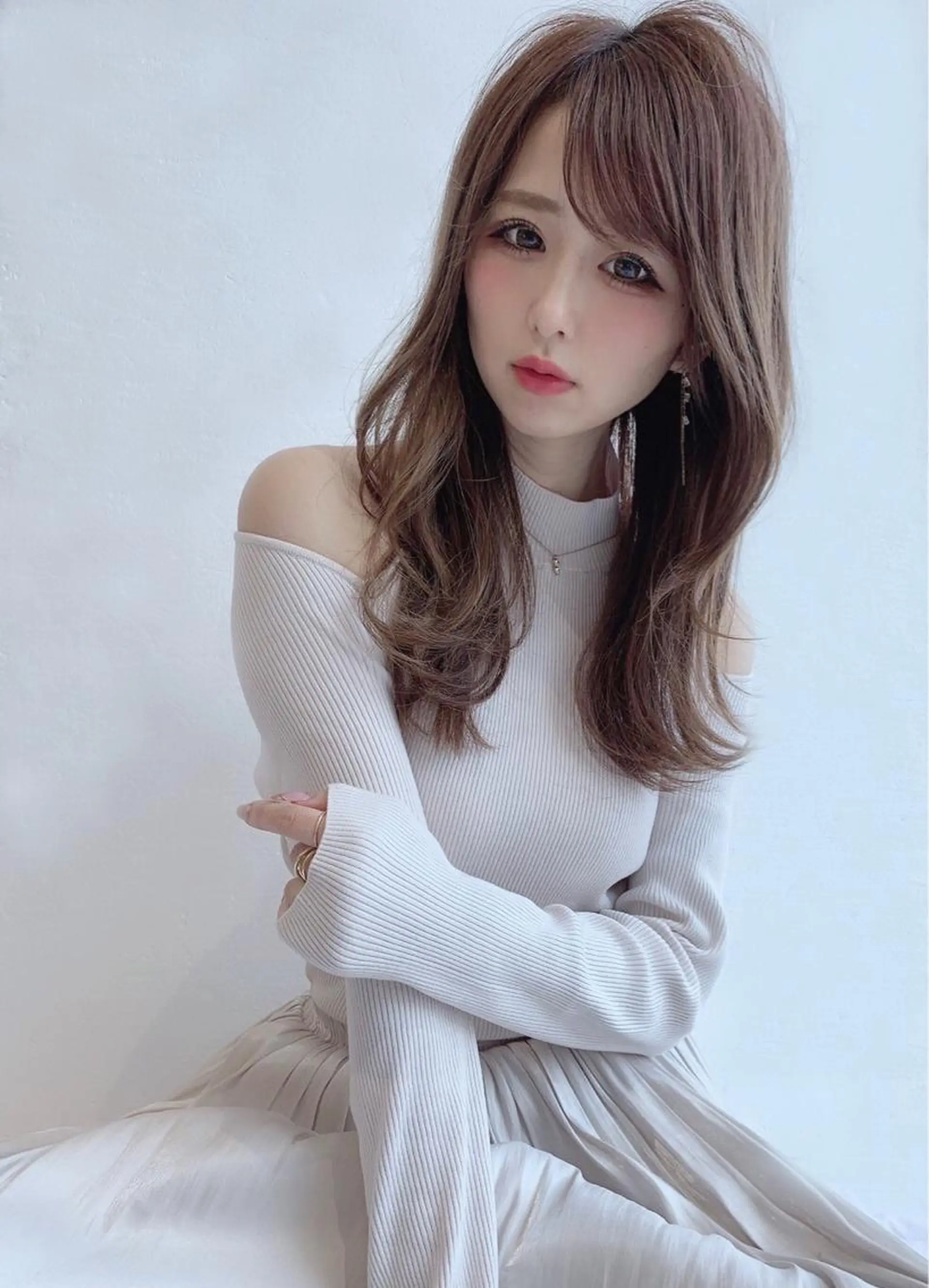 セミロング 外ハネヘア nolla（ノーラ）所属・YOKOI SHINJIのヘアスタイル