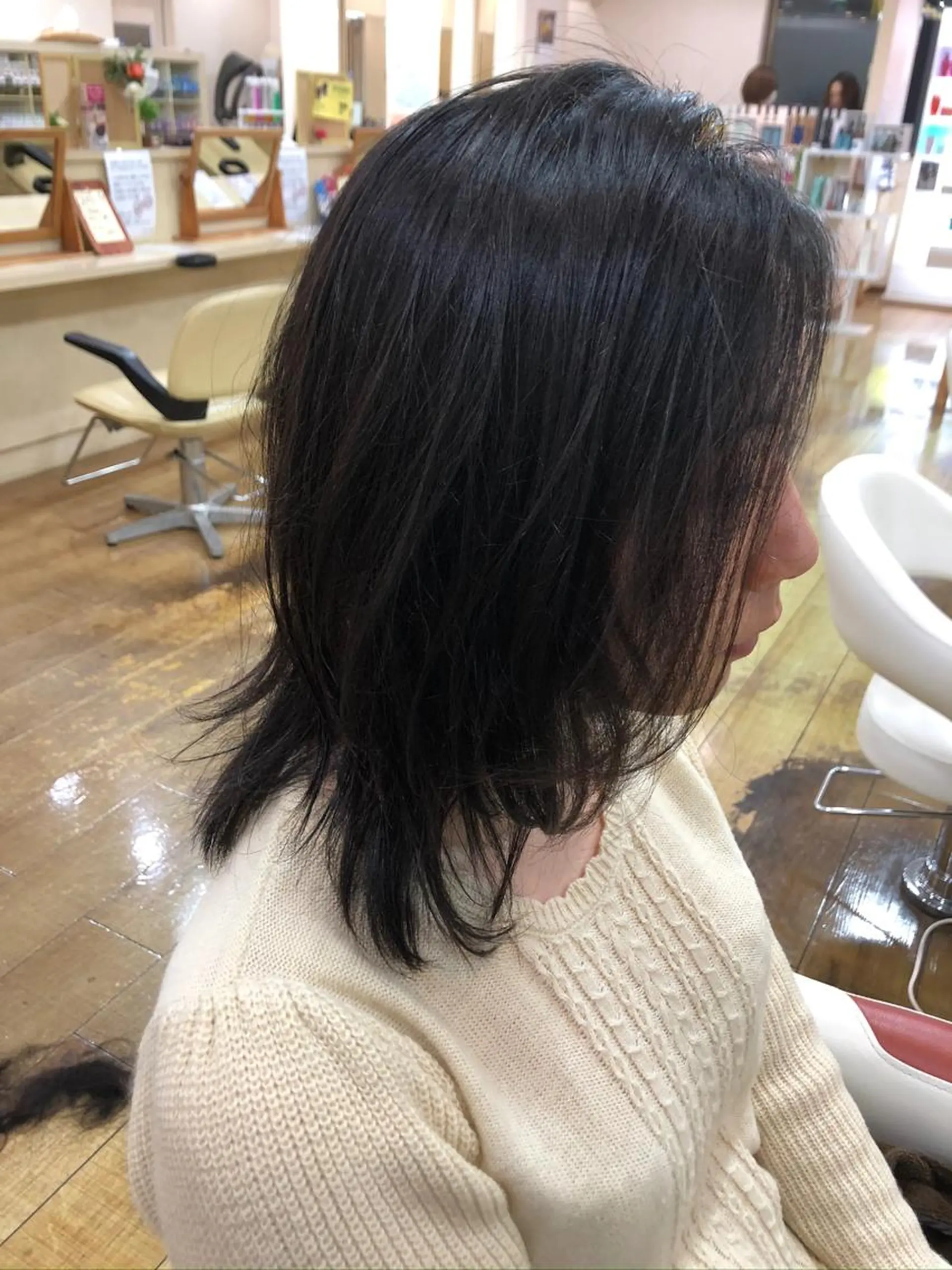 セミロング かきあげバング Ricci小針店所属・小池 隼人のヘアスタイル