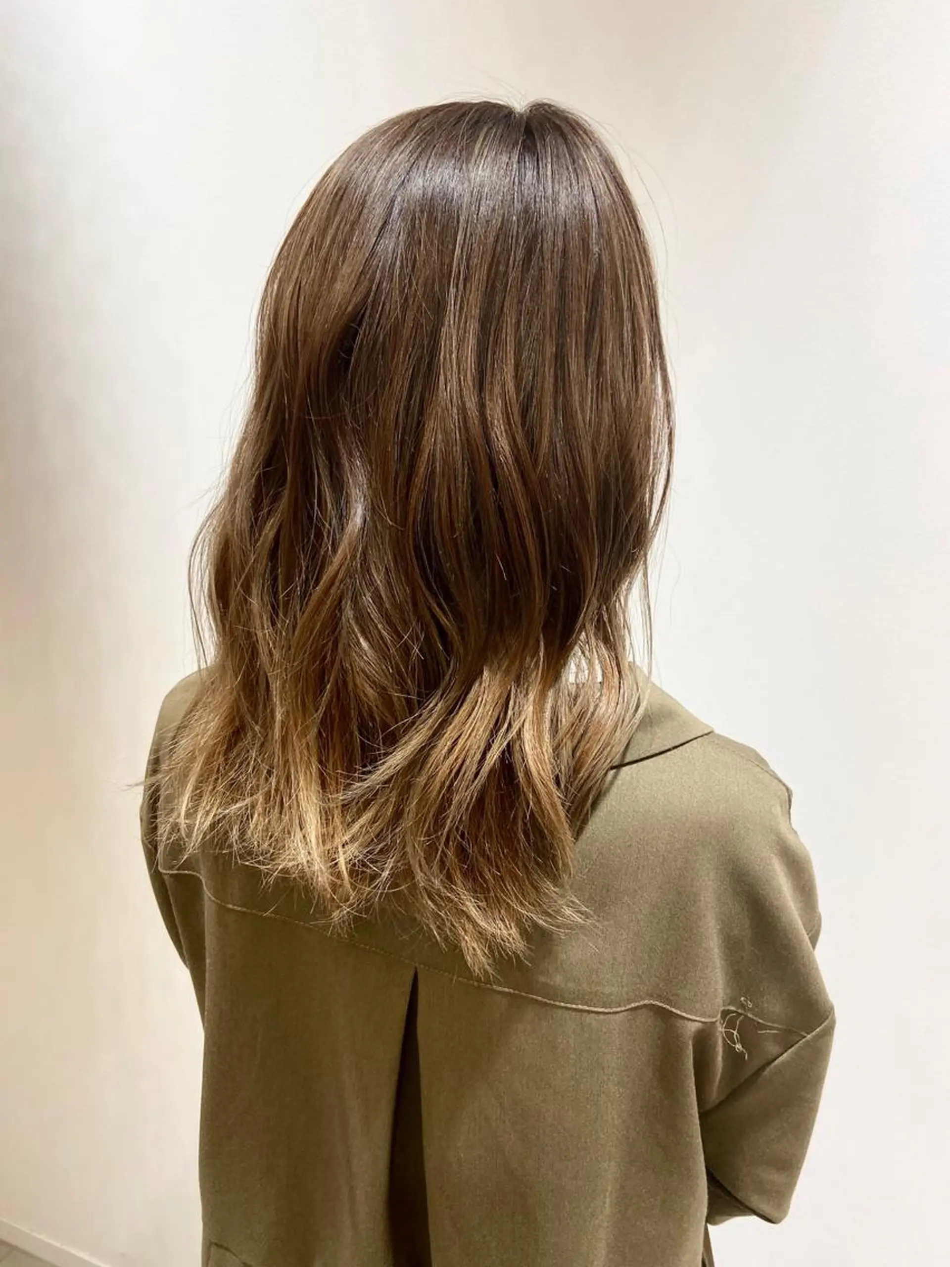 セミロング カラー 🐺ウルフ/レイヤー 似合わせ‎🤍沙羅のヘアスタイル