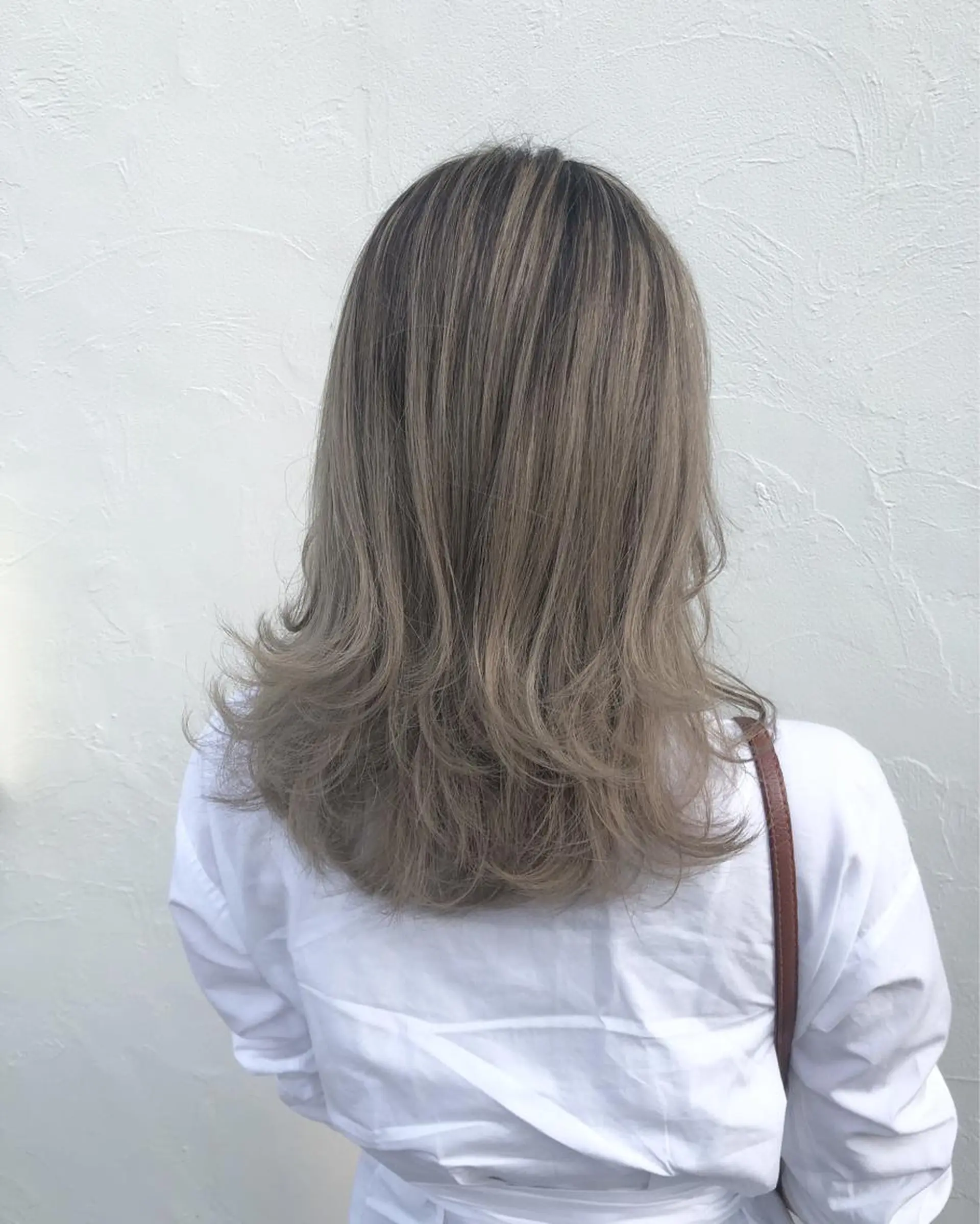 セミロング カラー パーマ ヘアアレンジ バレイヤージュ ベージュカラー ブリーチ グレージュ ハイトーンカラー カット ヘアカラー トリートメント 【ツヤ髪美容師】 ツダケイスケのヘアスタイル