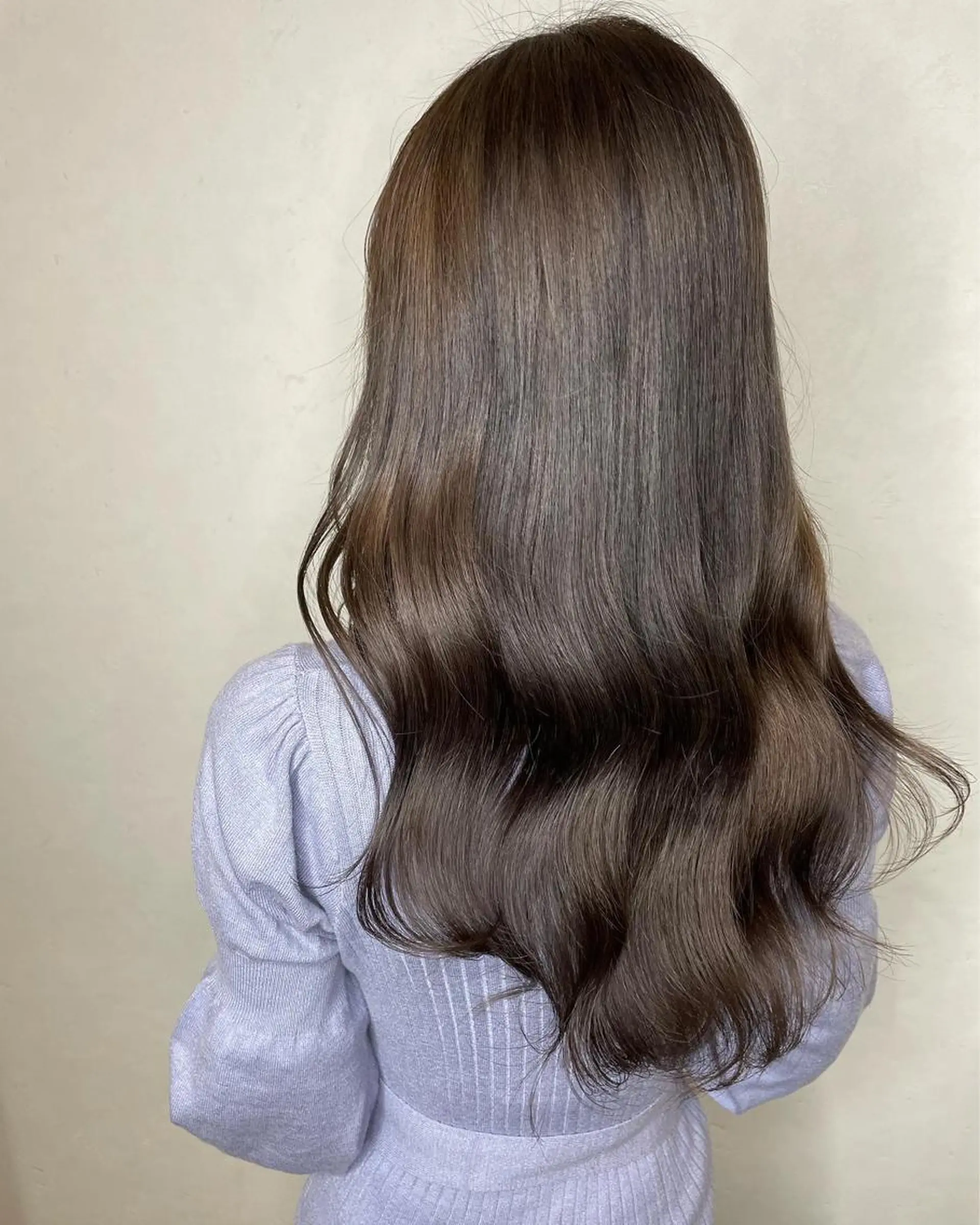 ロング カラー アッシュ 黒髪 ブリーチ ブルーカラー ブルーブラック ヘアカラー トリートメント オリーブカラー 特化　　kaiのヘアスタイル