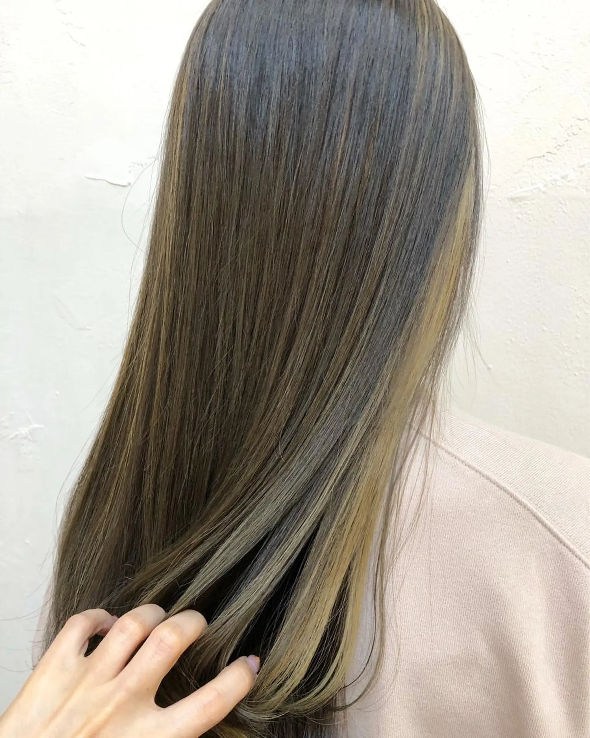 セミロング カラー ハイライトカラー インナーカラー ハイライト luve heart's And Be  minamisemba所属・脇坂 佳世の眉毛・アイブロウイメージ