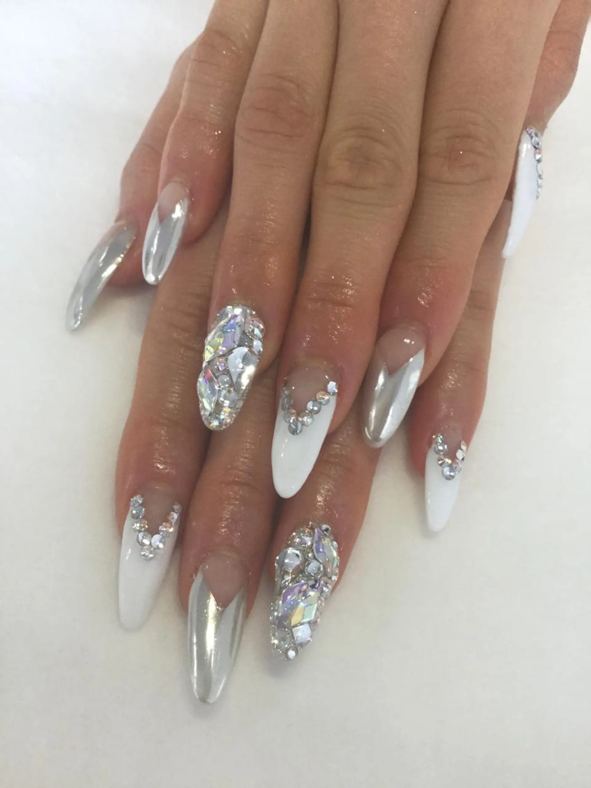 ネイル ハンドネイル 💎🐰 saki. m 🐰💎のネイルデザイン