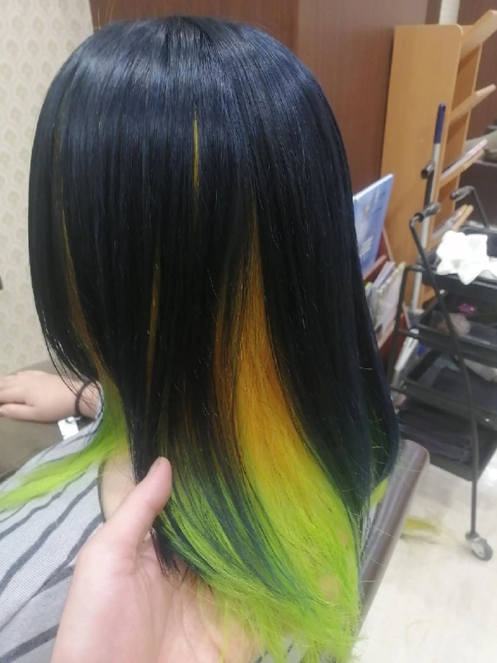 セミロング カラー インナーカラー イエローカラー ヘアカラー トリートメント sato shoheiのヘアスタイル