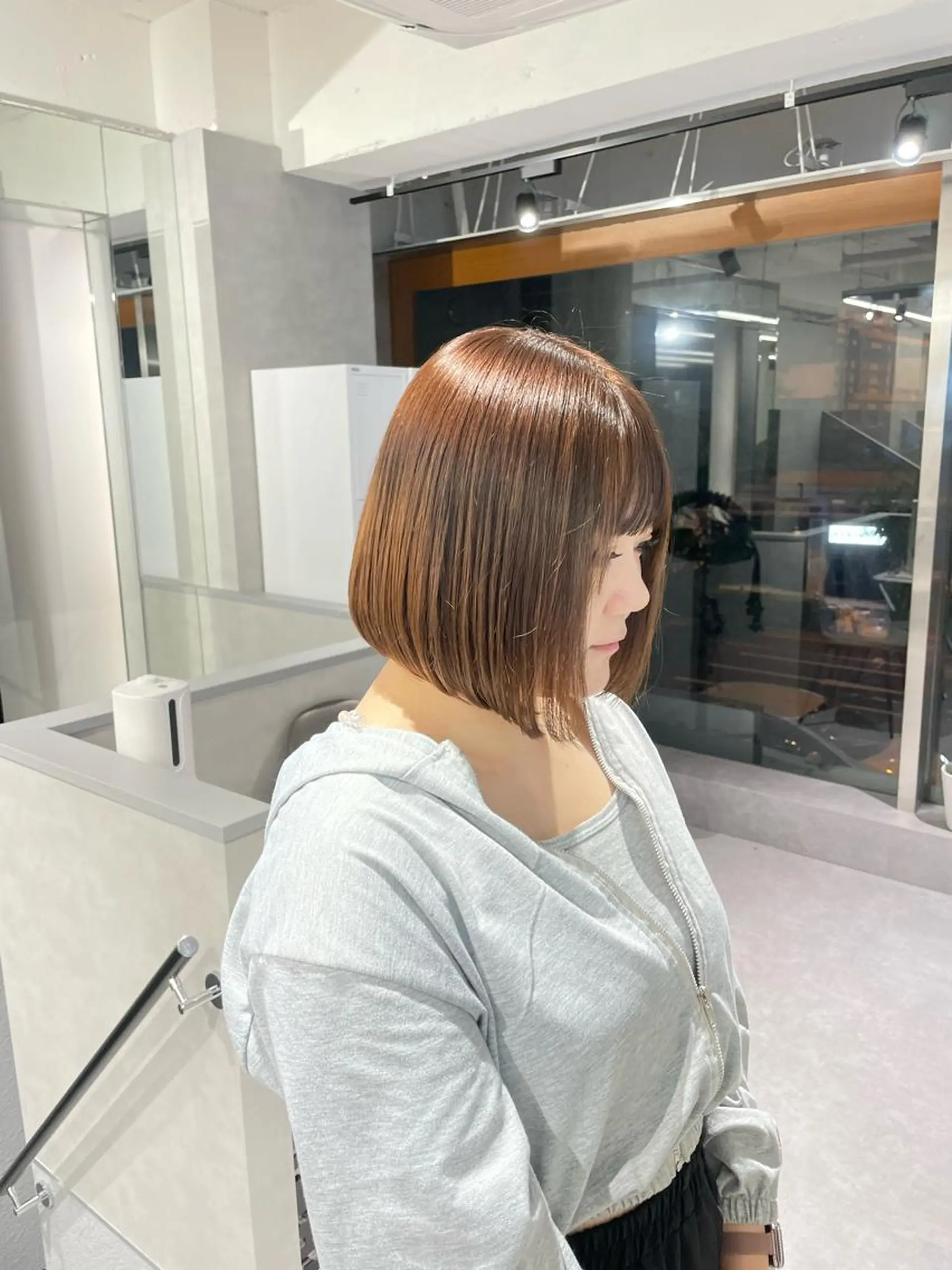 ショート カラー アッシュ バレイヤージュ ベージュカラー 黒髪 ブリーチ ikuma/ ミルクティーのヘアスタイル