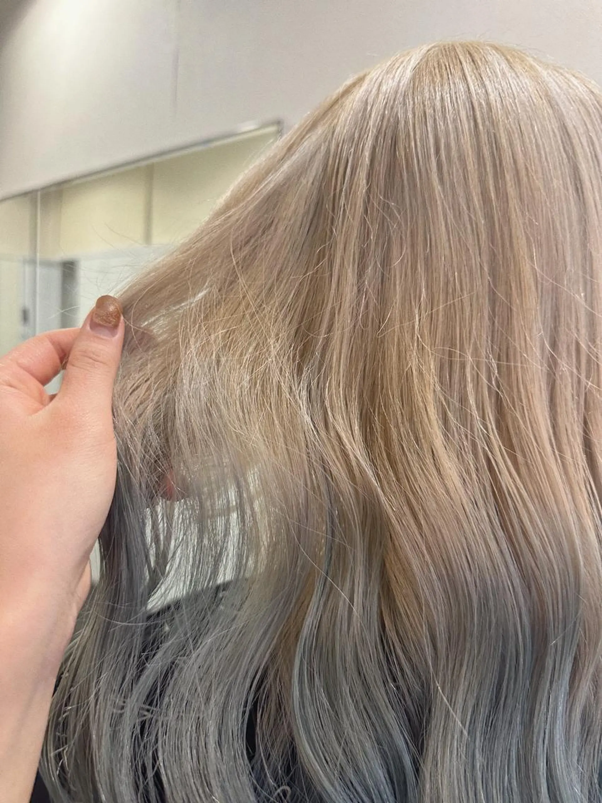 ロング カラー ブリーチカラー/ベー ジュ/Hono🦖のヘアスタイル