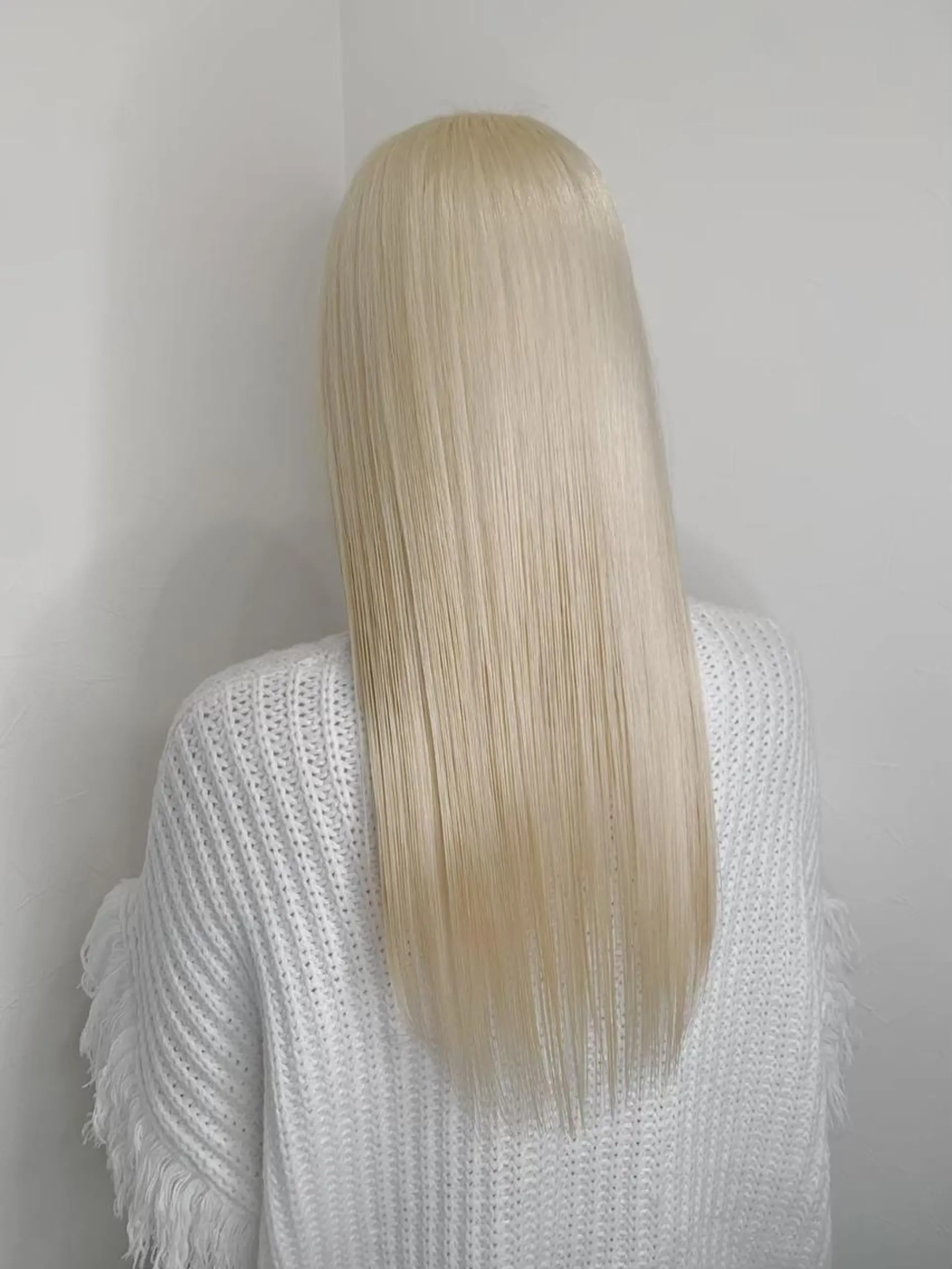 ロング ボブ 斜めバング 外国人風カラー 伸ばしかけ ハイライト ヘアカラー トリートメント ＿WHITE鳳店 アンダーバーホワイトのヘアスタイル