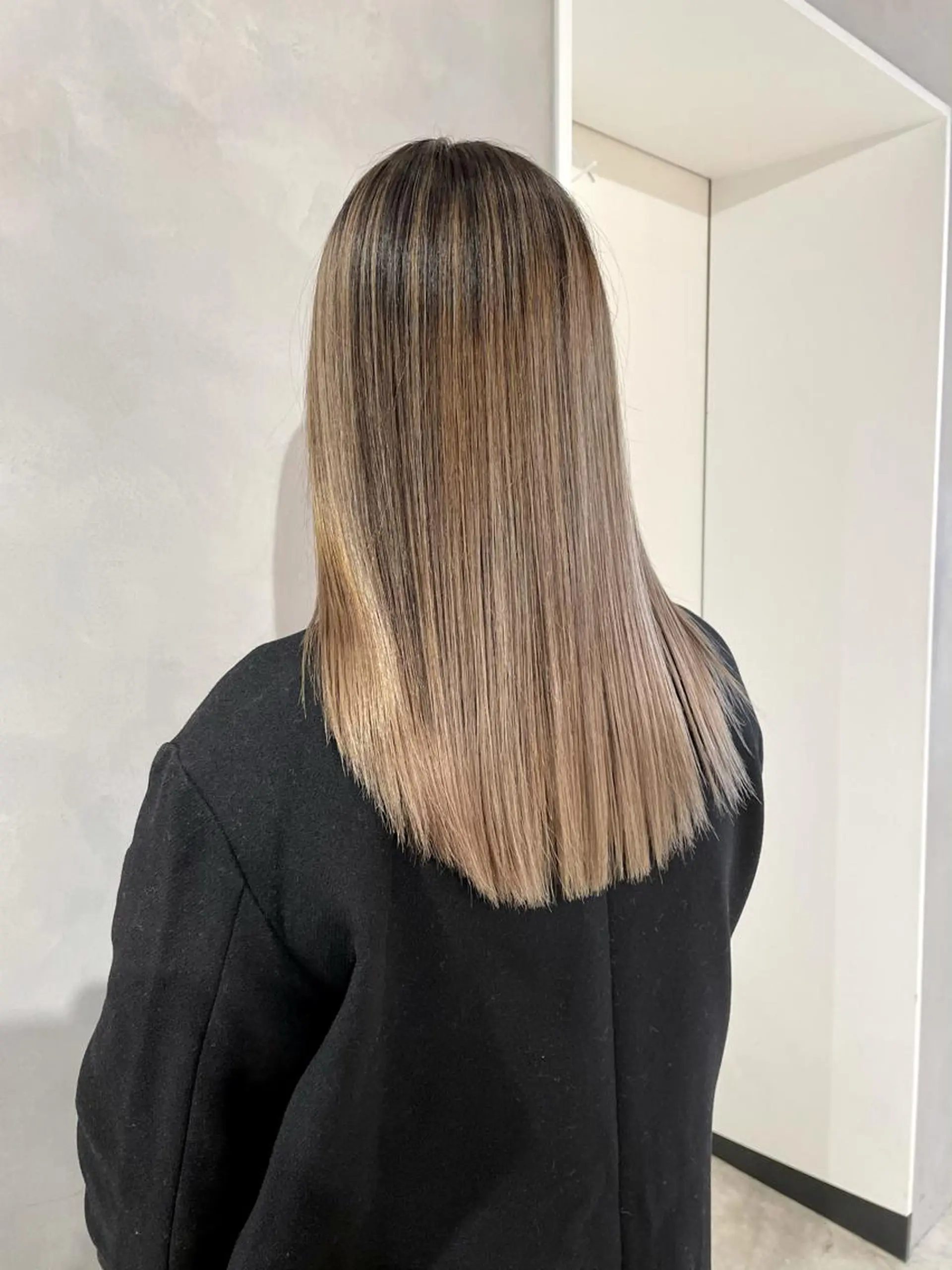 セミロング カラー カット・ブリーチ TAIGAのヘアスタイル